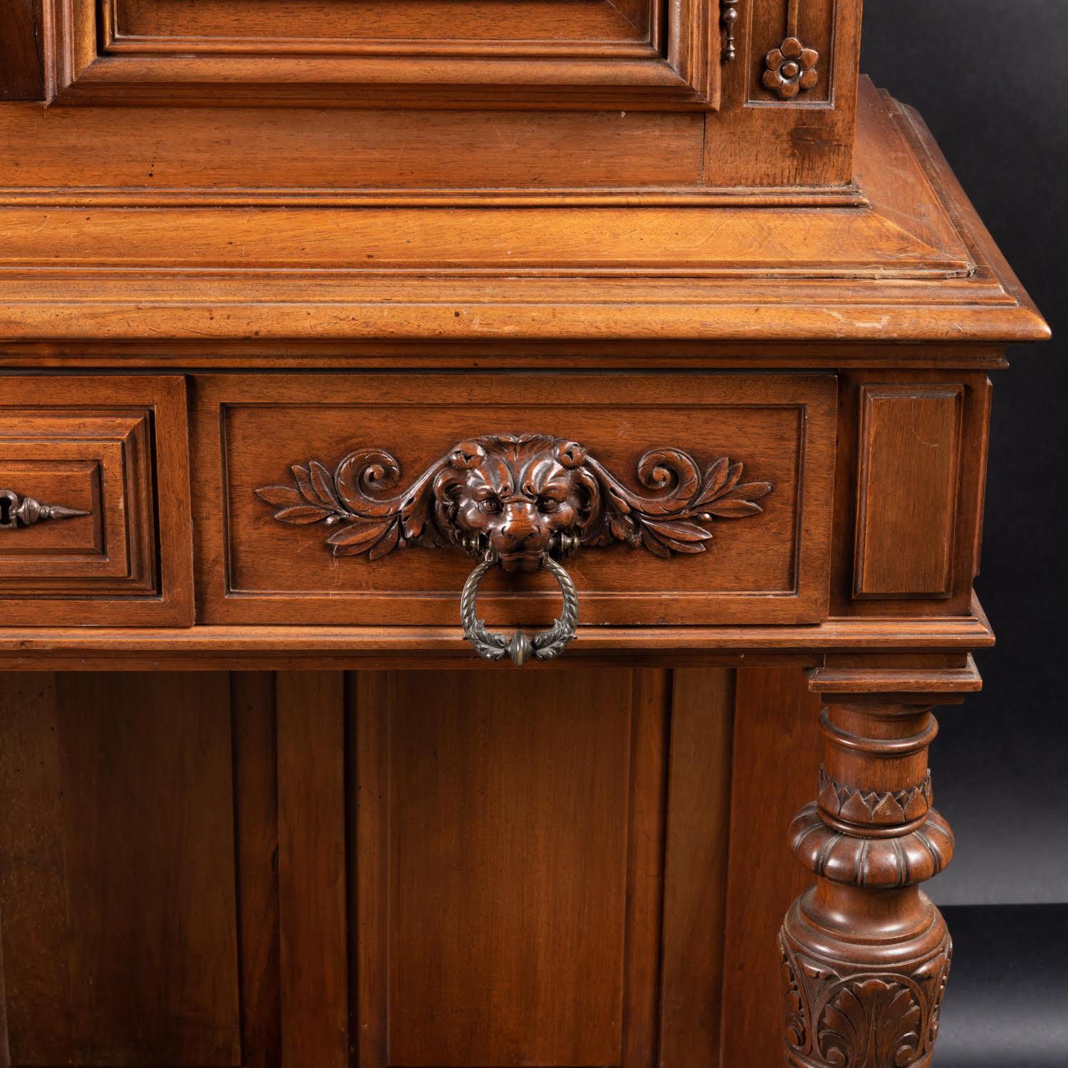 Renaissance Style Cabinet in Carved Walnut, 19th Century. For Sale 2