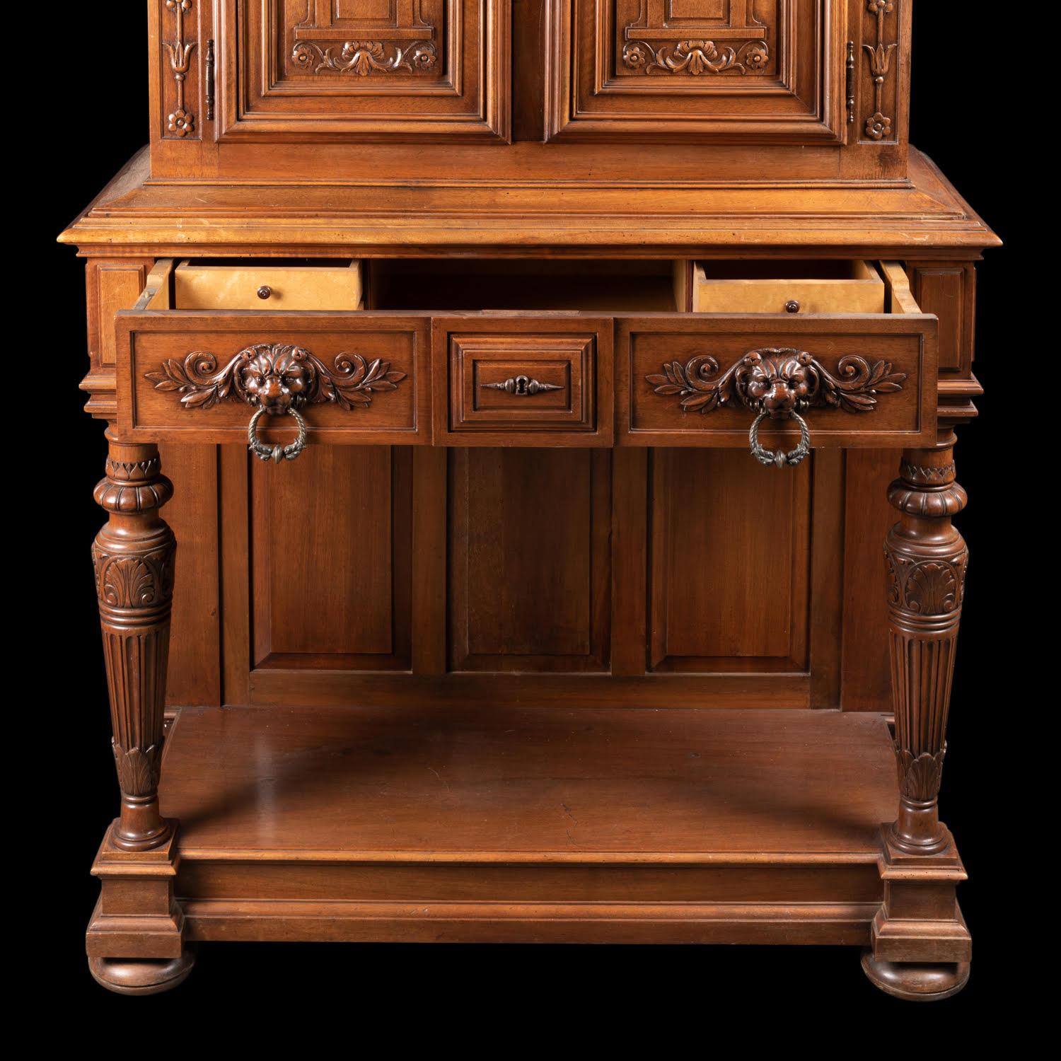 Renaissance Style Cabinet in Carved Walnut, 19th Century. For Sale 3