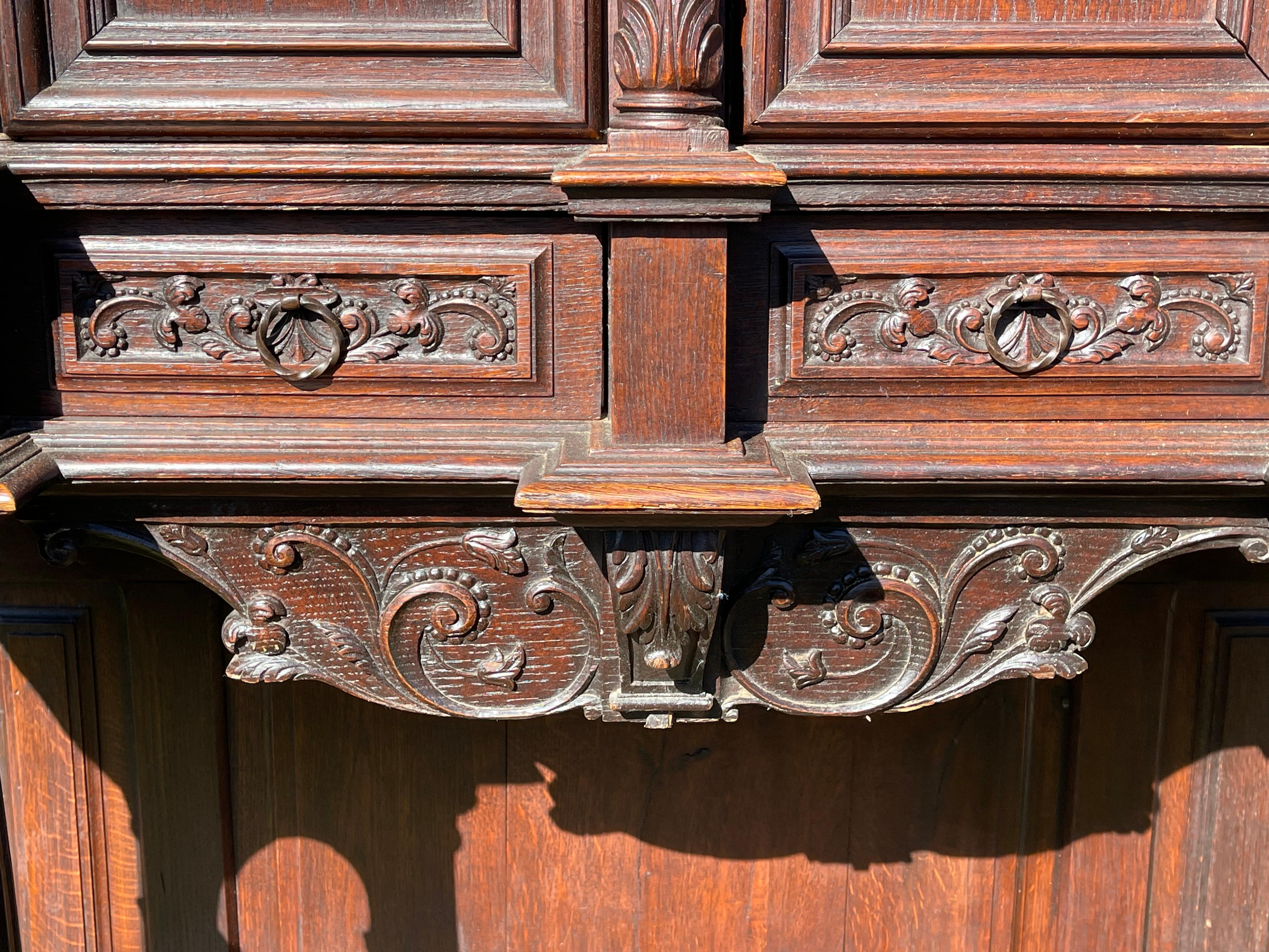 Renaissance Style Carved Cabinet in oak, XIXth century For Sale 3