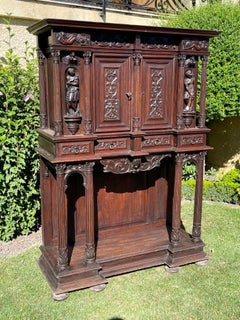 Gabinetto intagliato in stile rinascimentale in Oak, XIX secolo