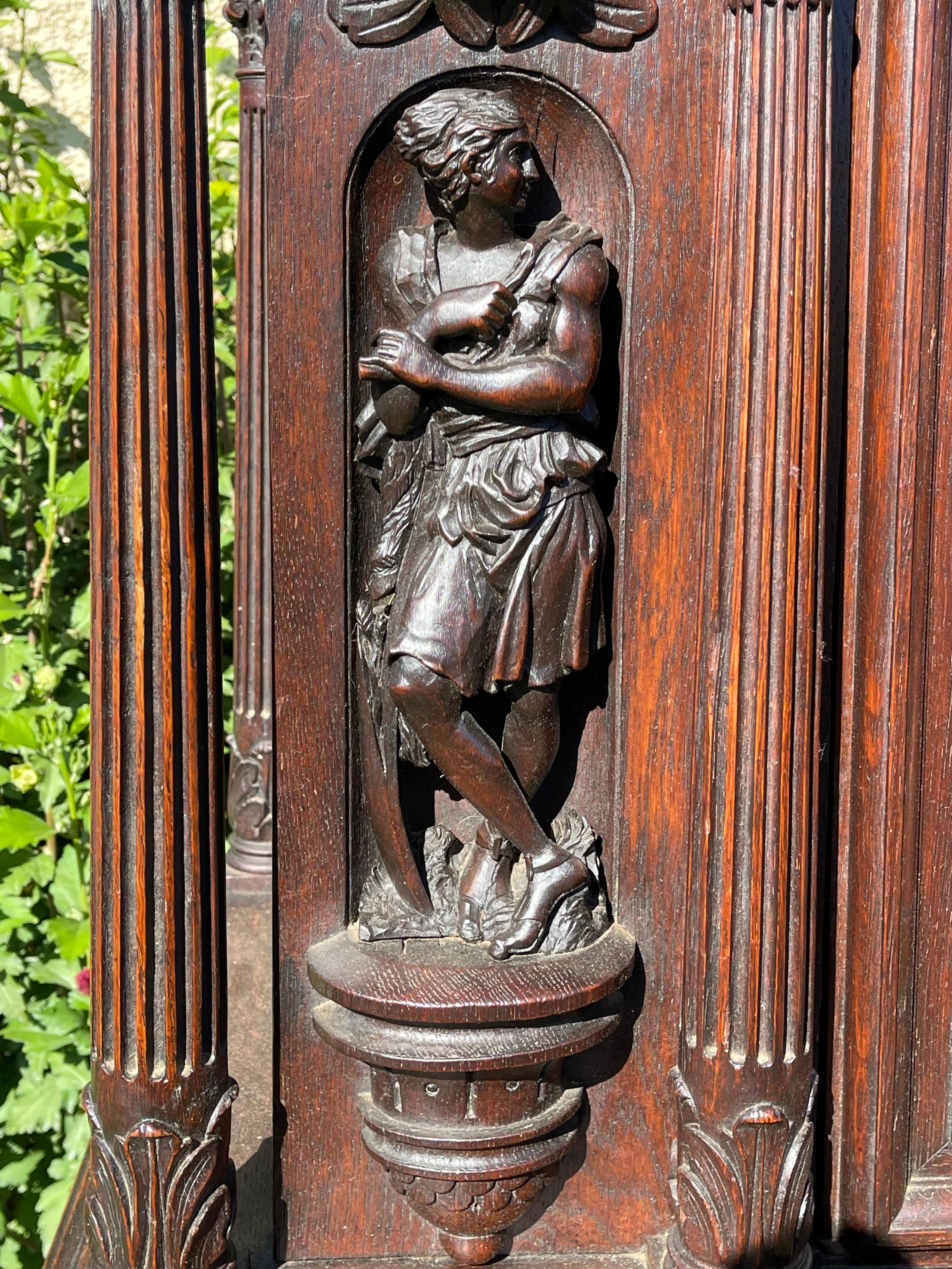 Renaissance Style Carved Cabinet in oak, XIXth century In Good Condition For Sale In Beaune, FR