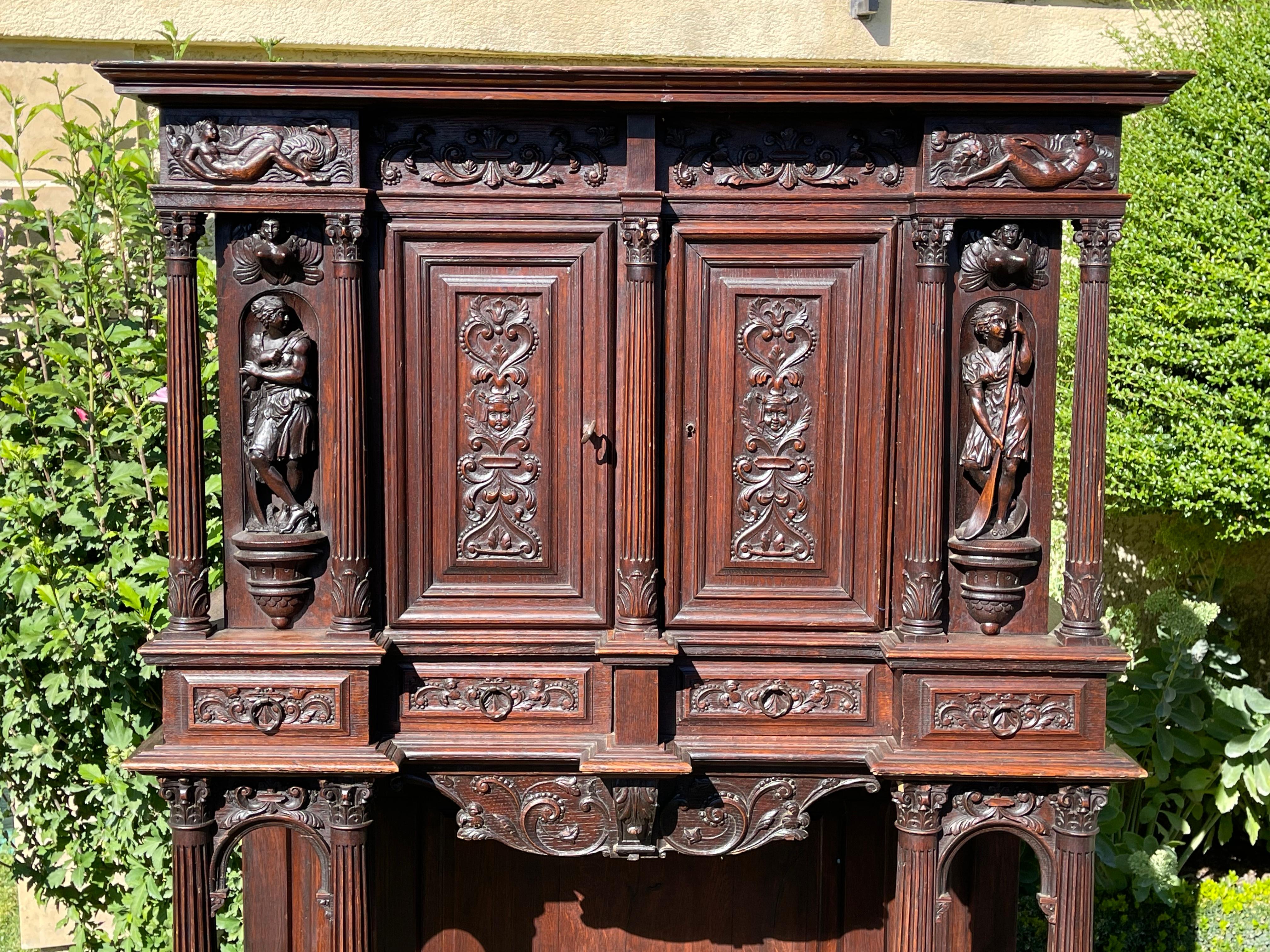 Renaissance Style Carved Cabinet in oak, XIXth century For Sale 1