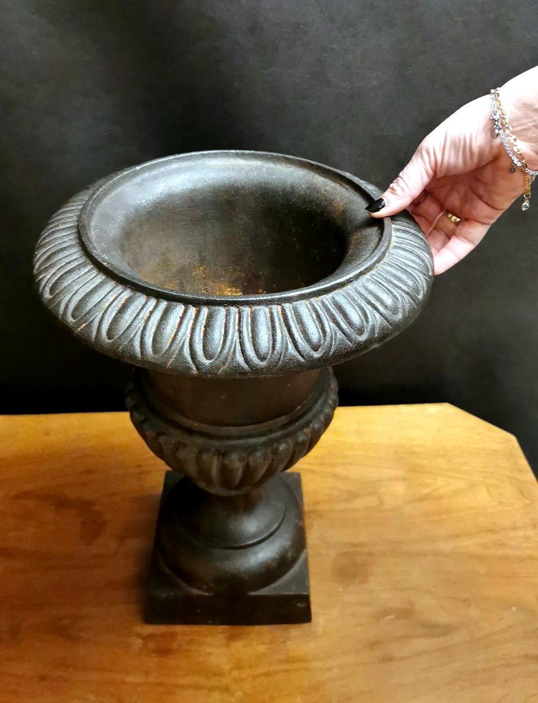 Renaissance Style French Medici Vase in Cast Iron For Sale 10