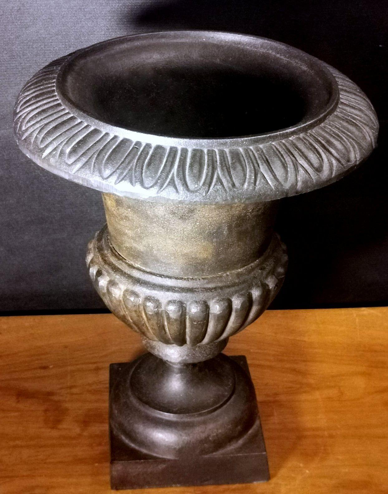 19th Century Renaissance Style French Medici Vase in Cast Iron For Sale
