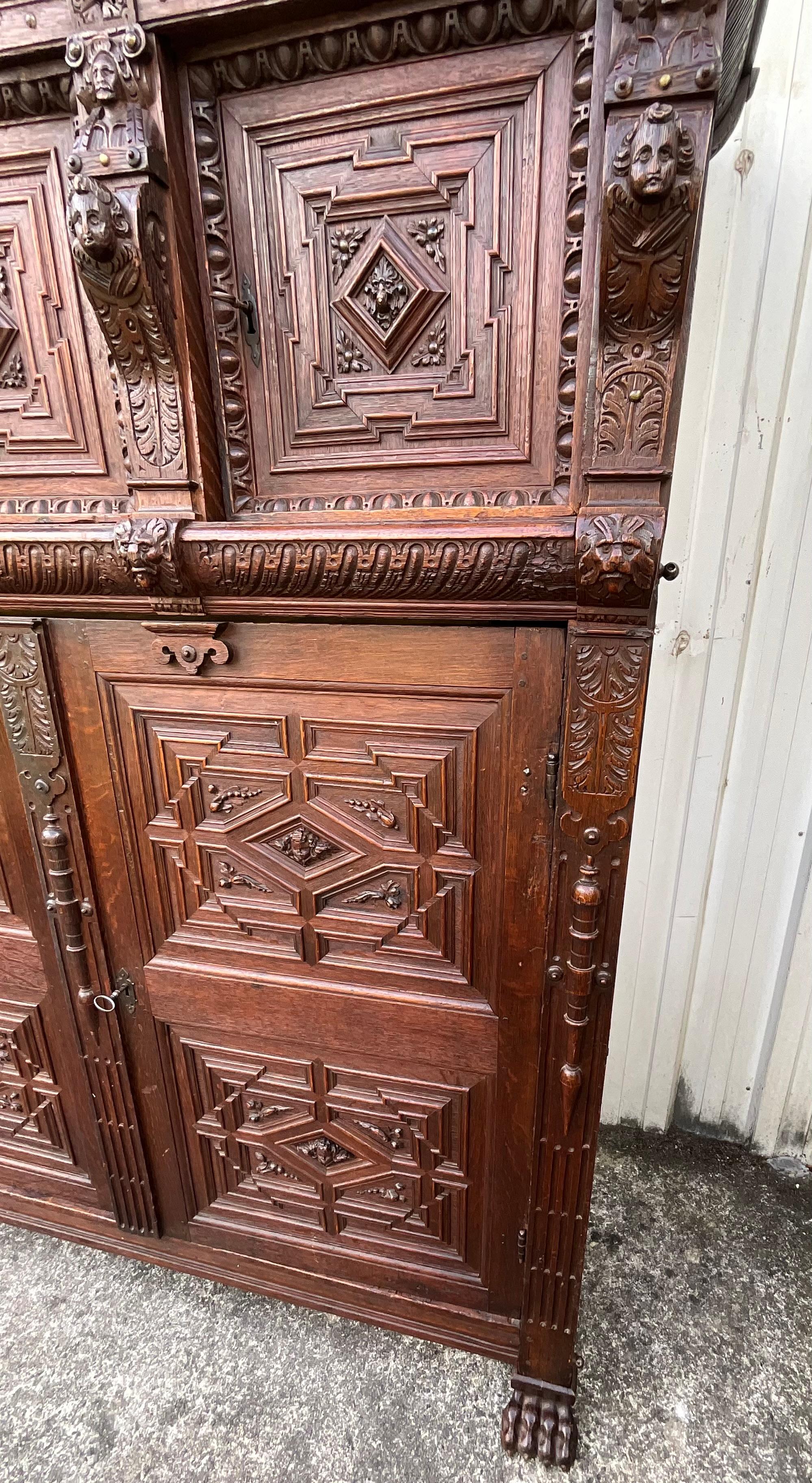 Mobili in stile rinascimentale in Oak massiccio, inizio XIX secolo in vendita 8