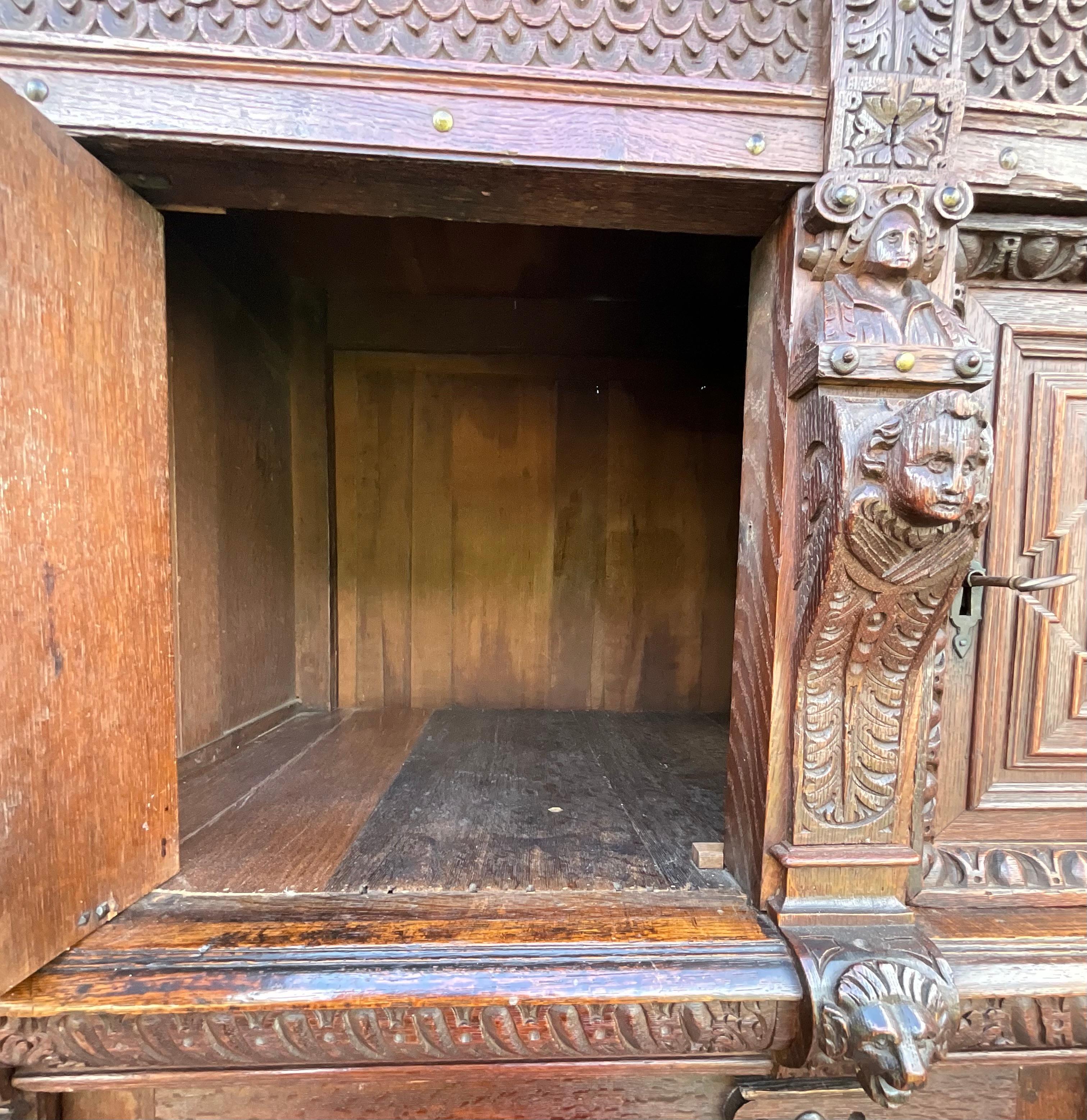 Mobili in stile rinascimentale in Oak massiccio, inizio XIX secolo in vendita 9