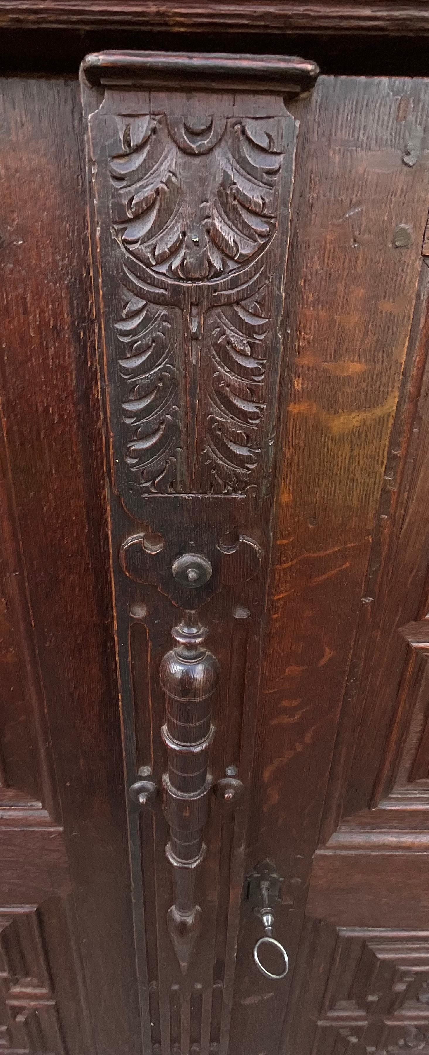 Neobarocco Mobili in stile rinascimentale in Oak massiccio, inizio XIX secolo in vendita