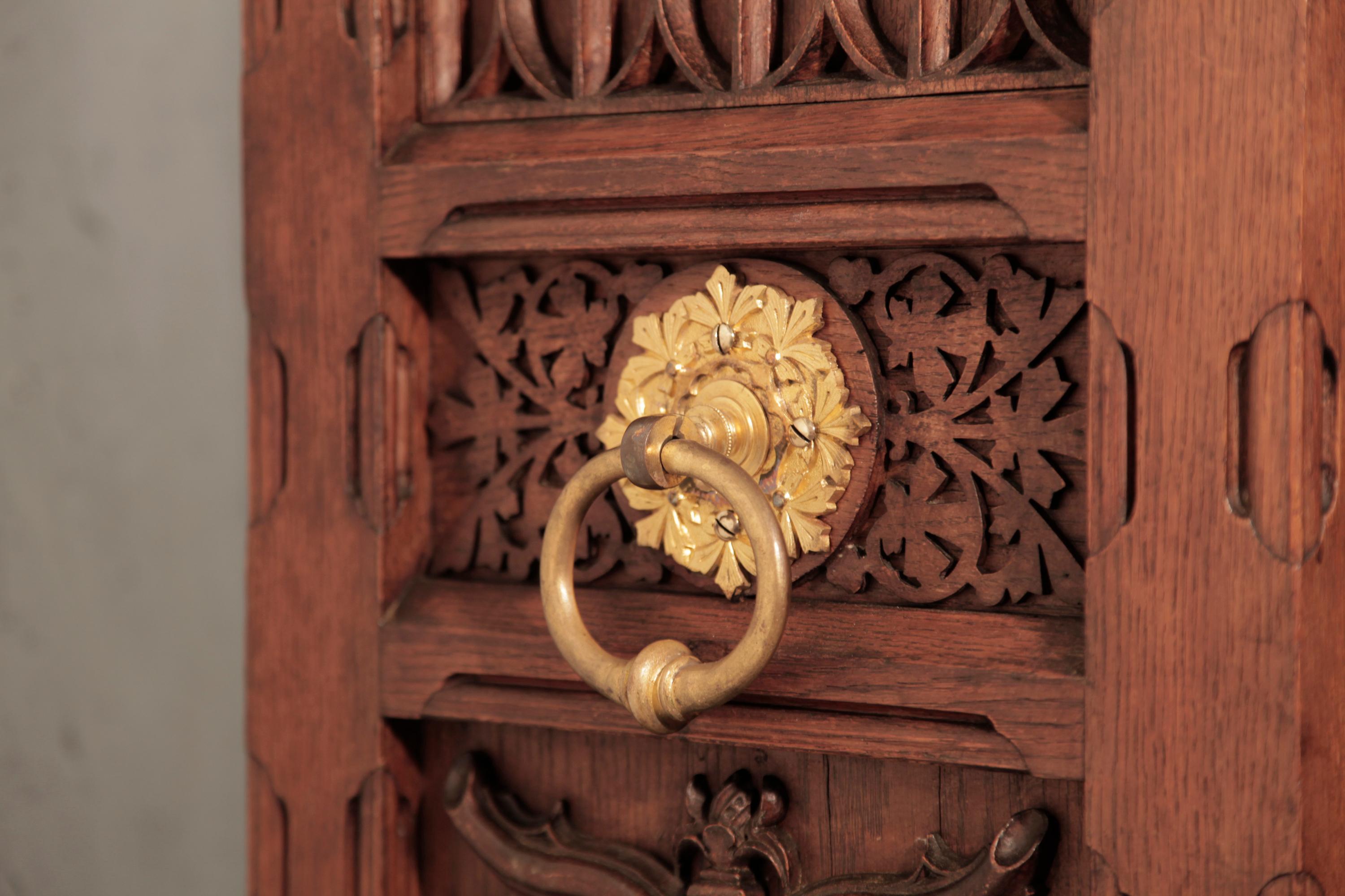 Piano à queue de serpent en chêne sculpté en haut-relief de style Renaissance, Gebruder en vente 1