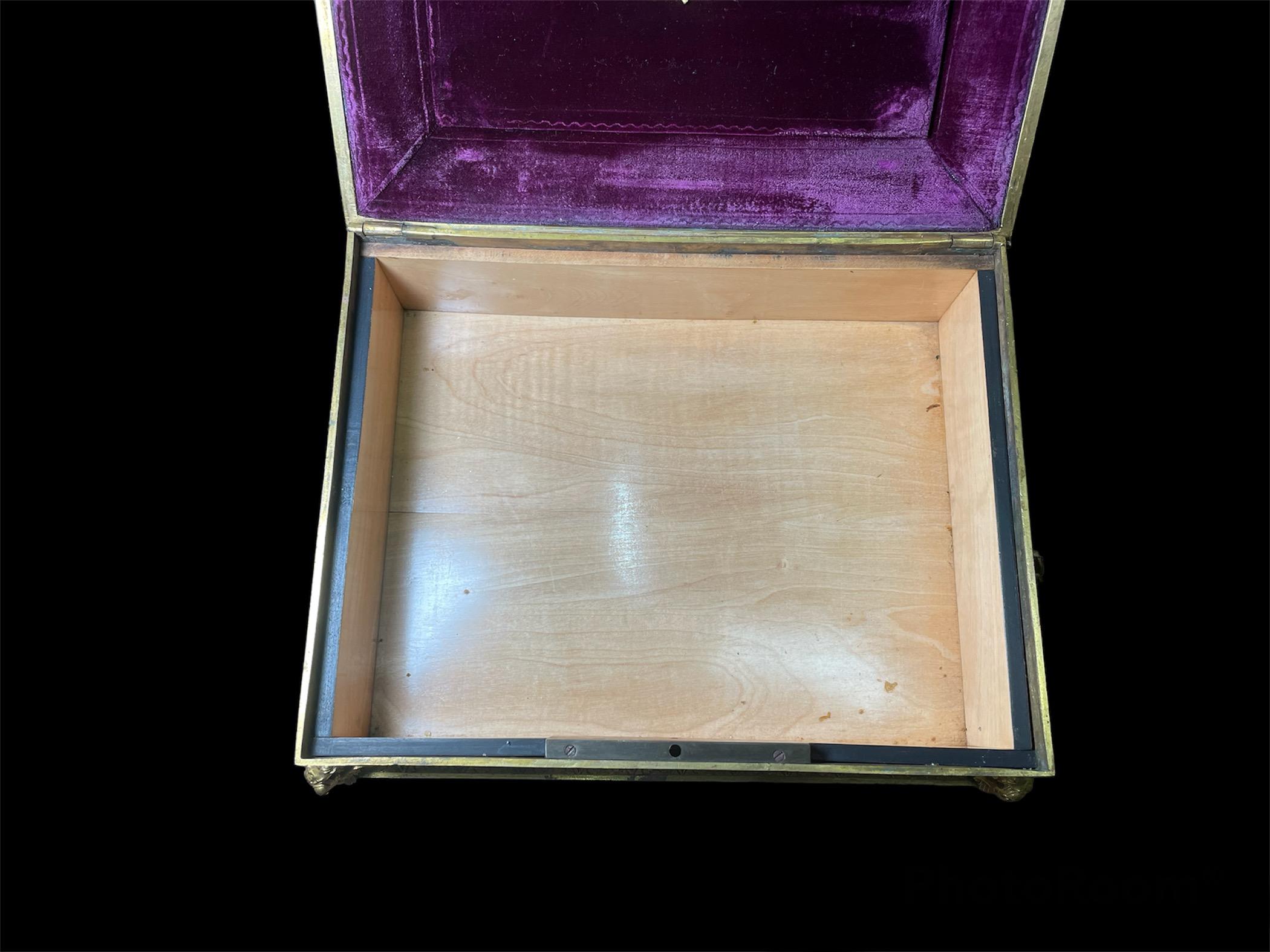Coffret rectangulaire doré de style Renaissance, pour bijoux, bureau et/ou boîte décorative en vente 8