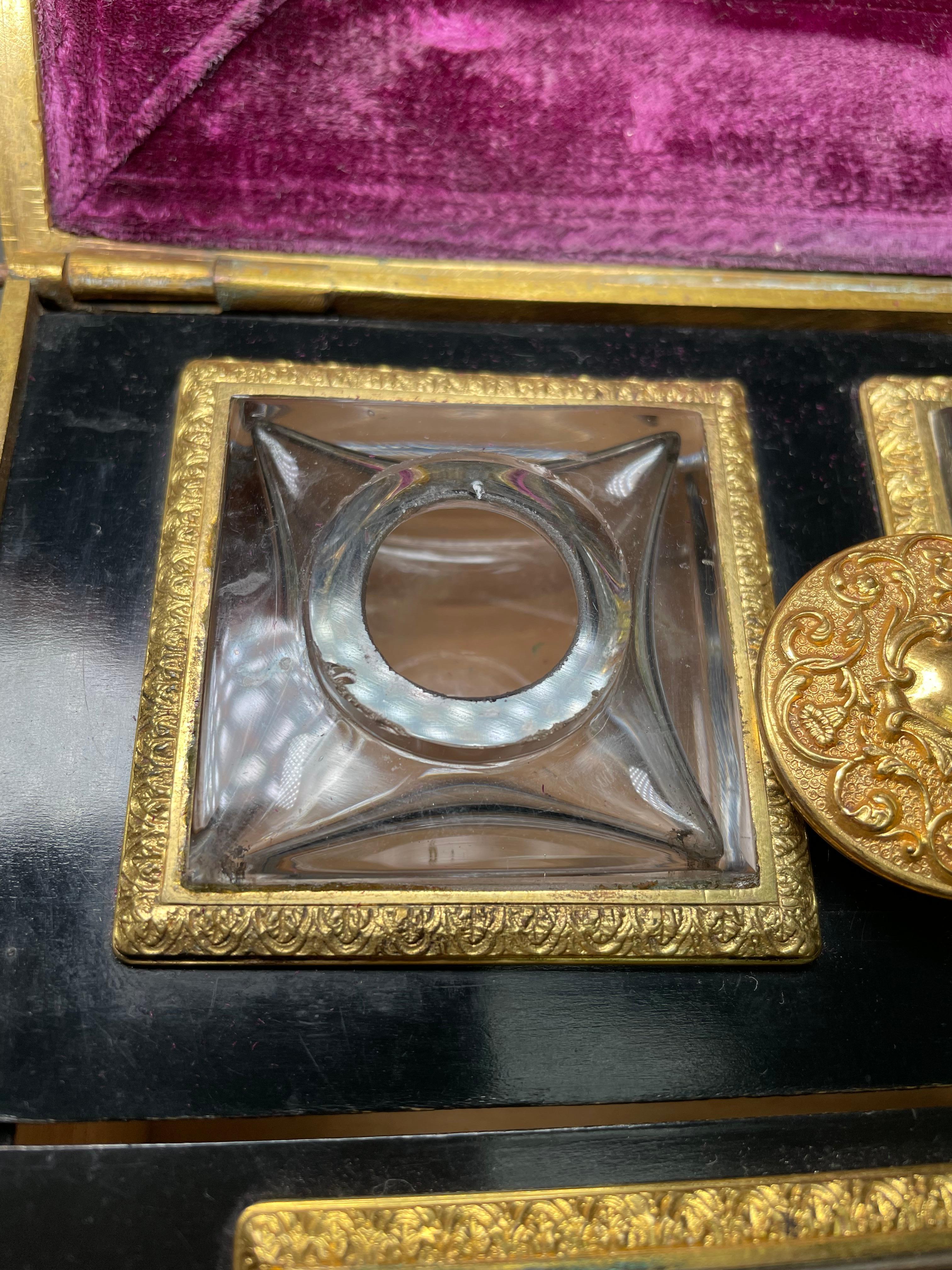 Coffret rectangulaire doré de style Renaissance, pour bijoux, bureau et/ou boîte décorative en vente 10