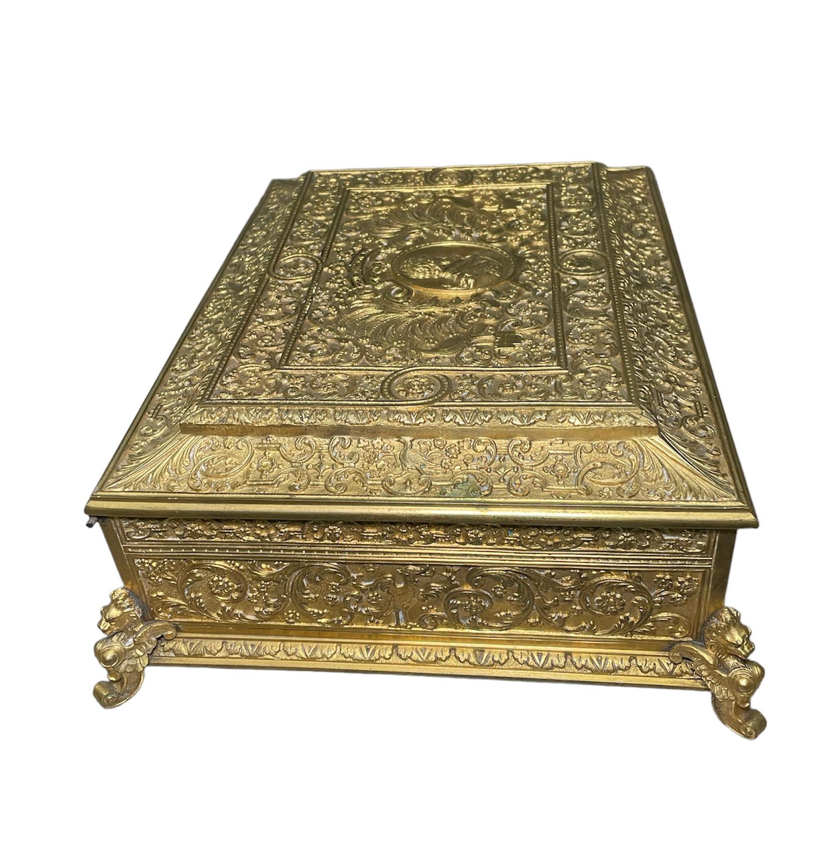 Renaissance Style Gilt Rectangular Casket , Jewelry, Desk and /or Decorative Box In Good Condition For Sale In Guaynabo, PR