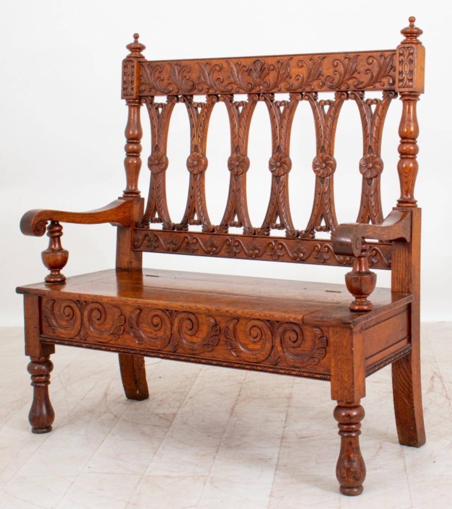 Renaissance Style Hall Bench or Settee In Good Condition For Sale In New York, NY