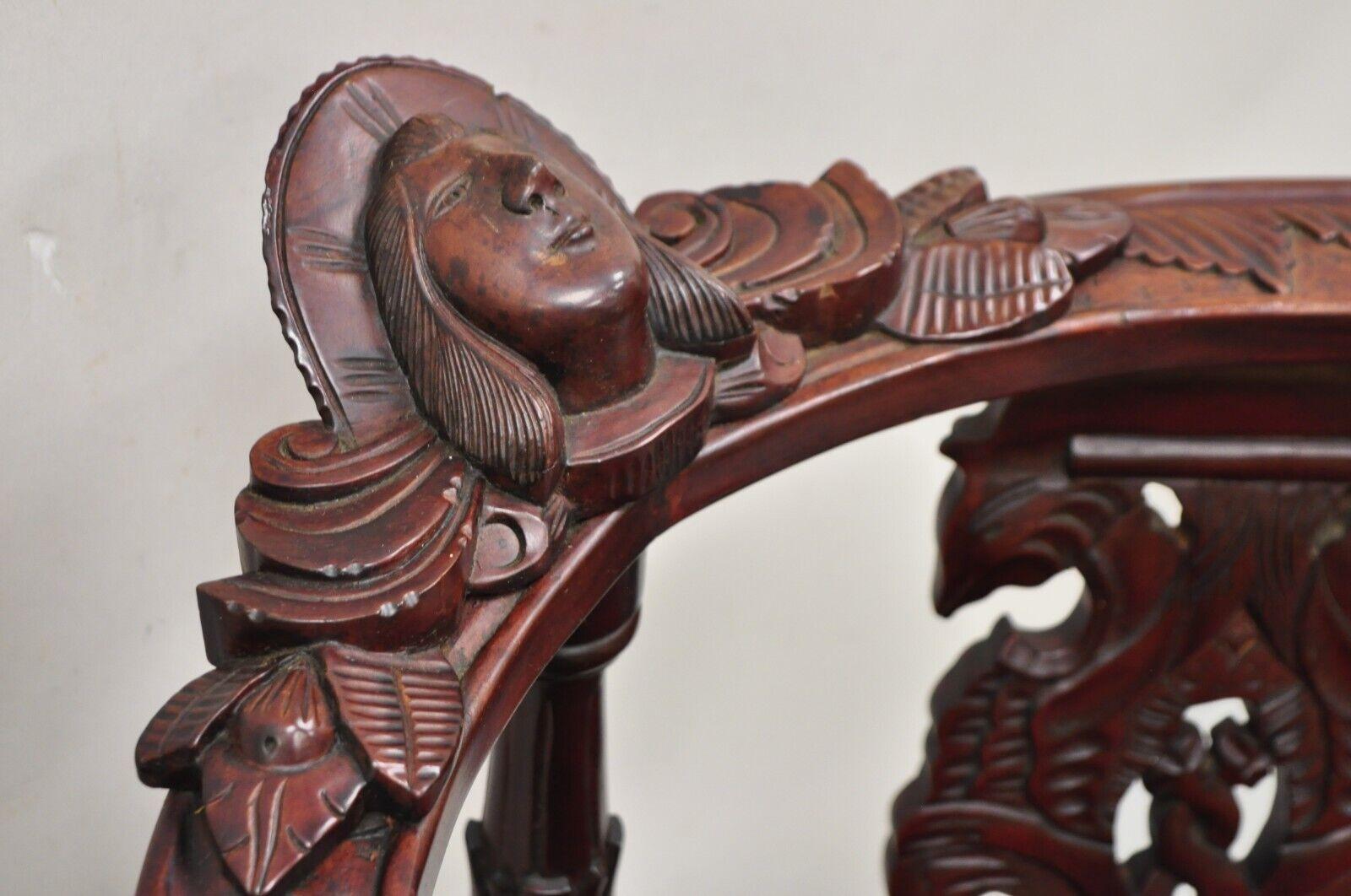 Renaissance Renaissance-Stil Mahagoni Ecksessel Beistellstuhl mit geschnitztem Gesicht (Regency) im Angebot