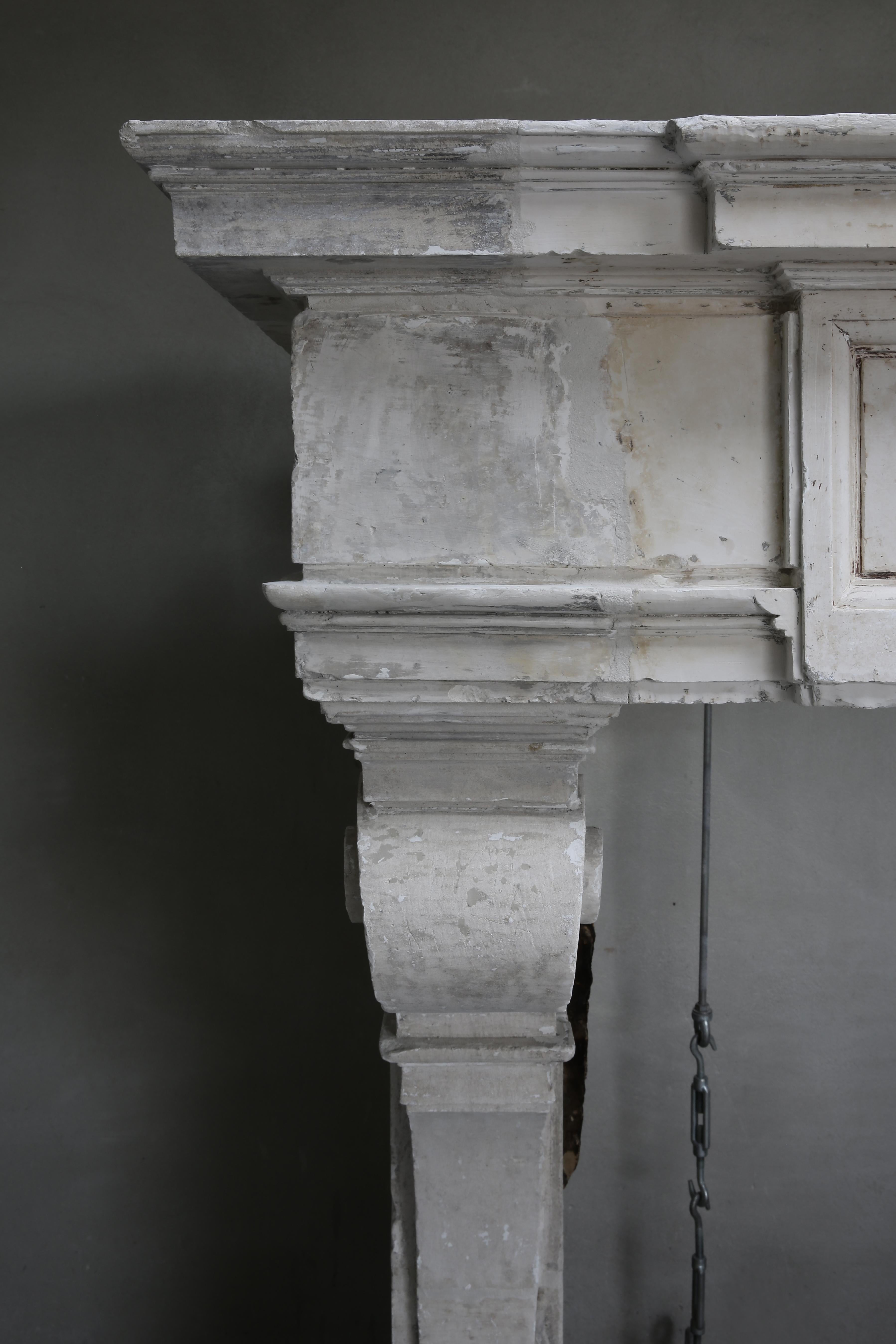 Renaissance Style Mantel from the 18th Century of French Limestone For Sale 7
