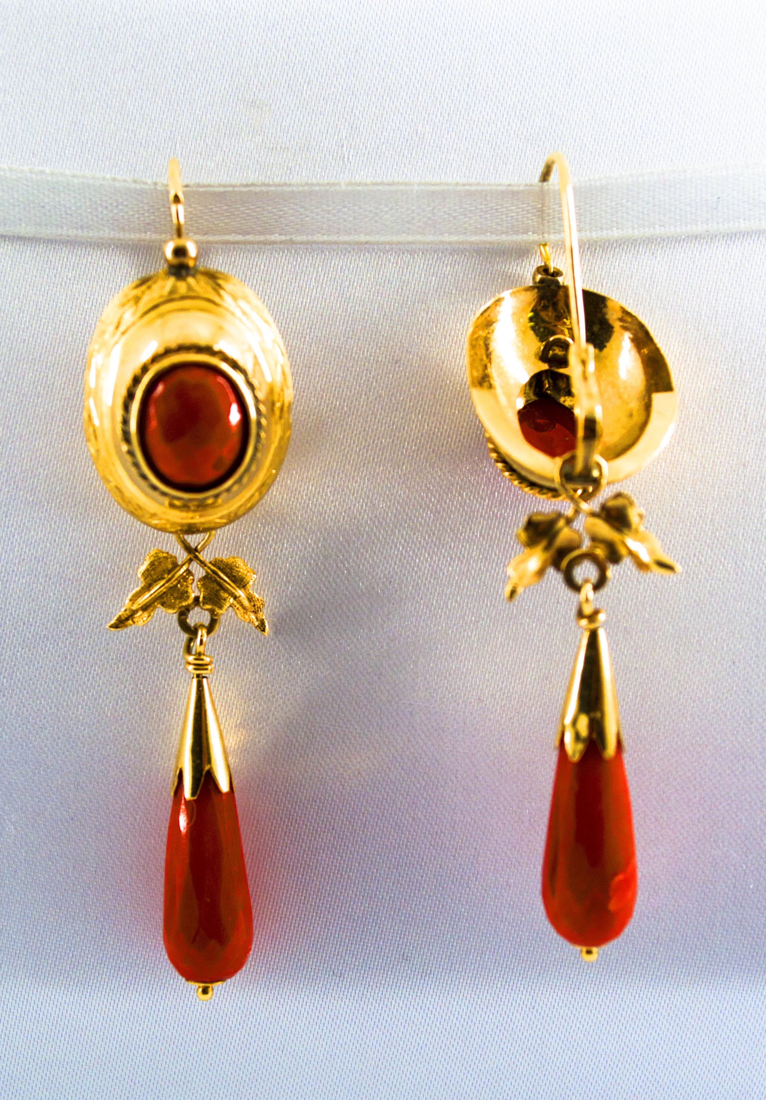Renaissance Style Mediterranean Red Coral Yellow Gold Lever-Back Earrings In New Condition In Naples, IT