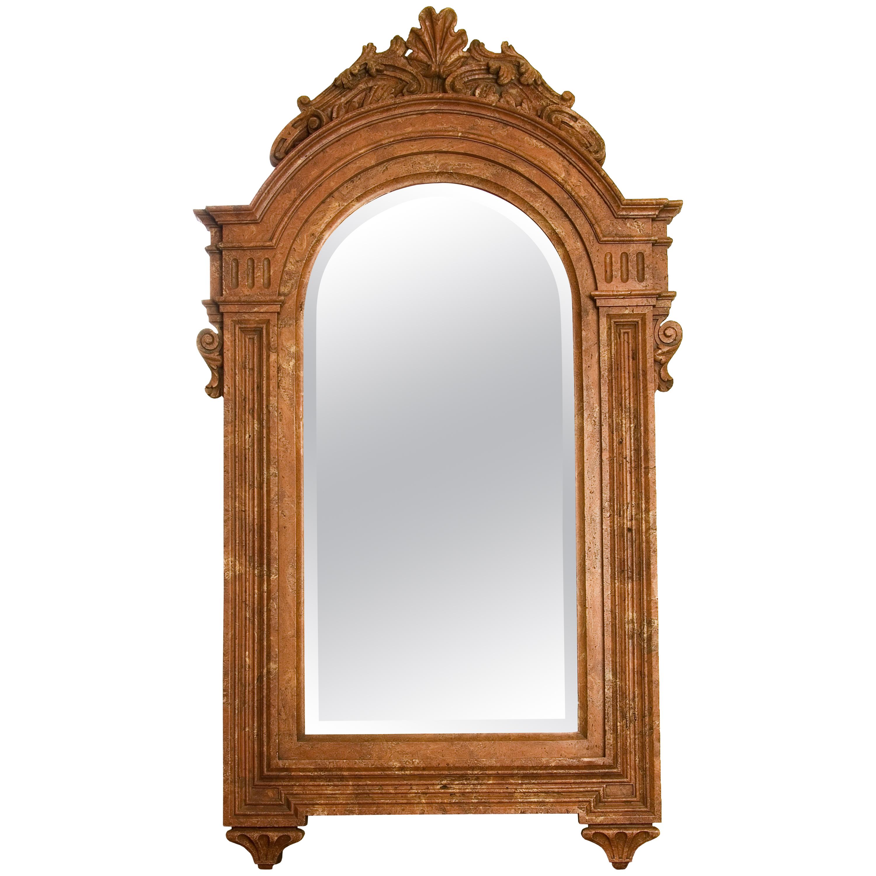 Miroir de style Renaissance, patine de marbre à poussière, XXe siècle
