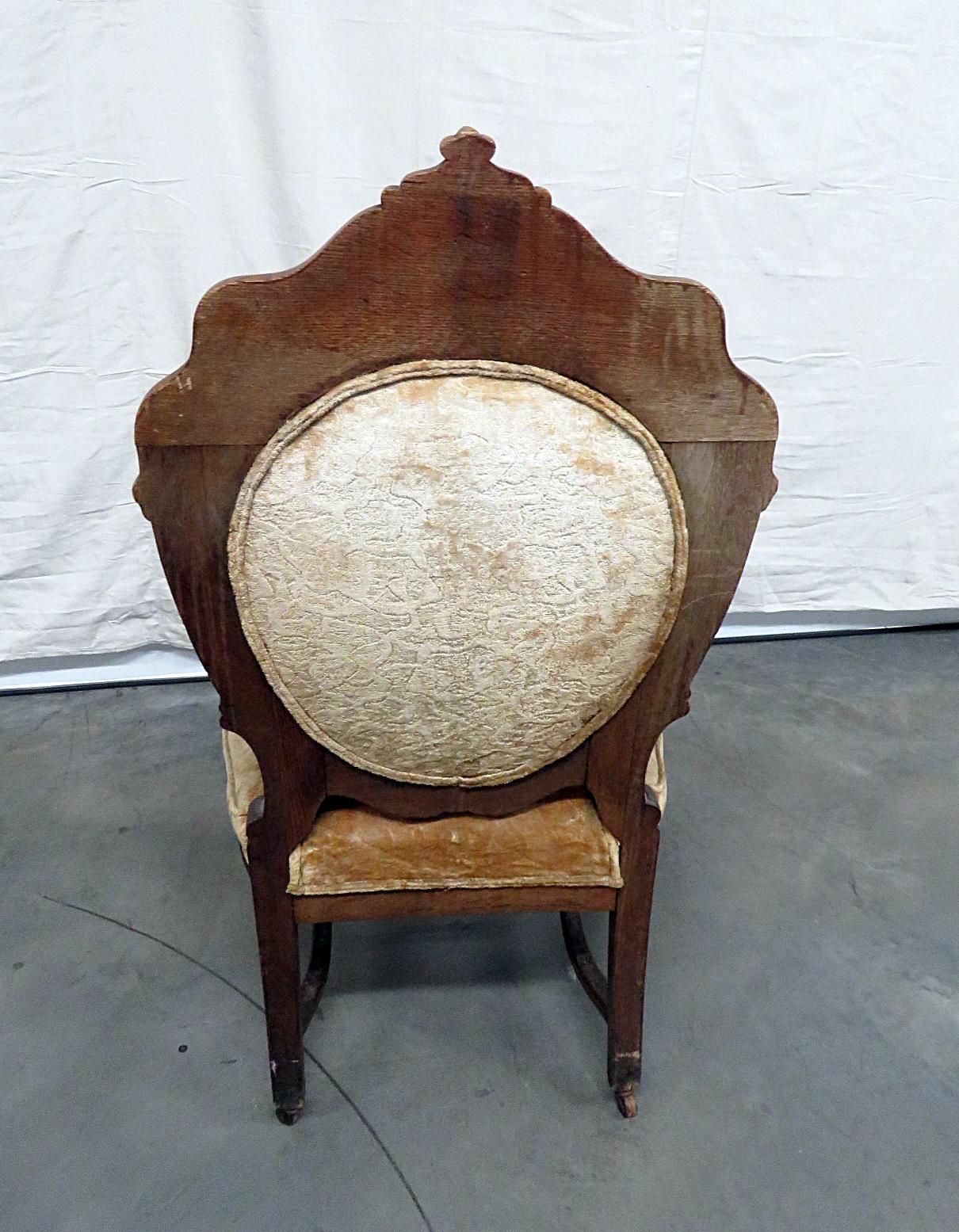 Tissu d'ameublement Chaise trône en chêne de style Renaissance attribuée à Horner en vente