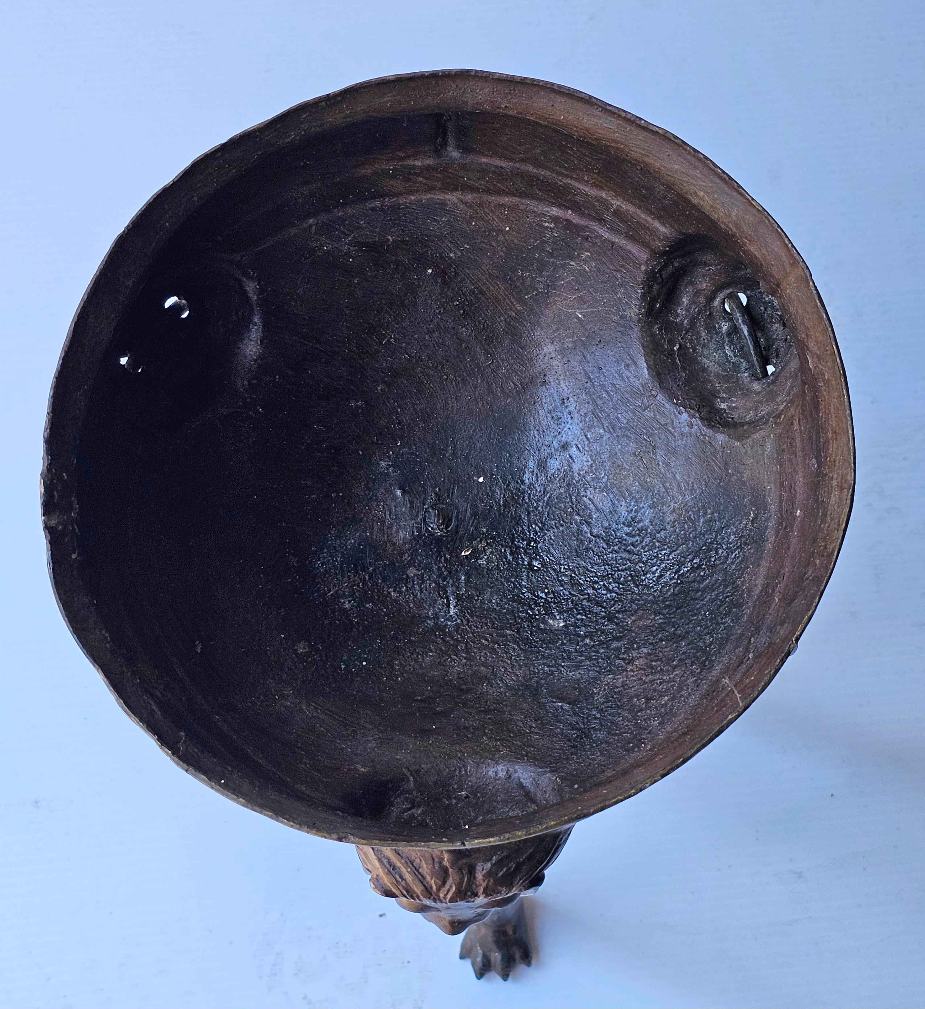 Renaissance-Stil patiniert BronzeTrifid Brazier w. Löwenköpfe mit Pfotenfüßen, um 1900 (19. Jahrhundert) im Angebot