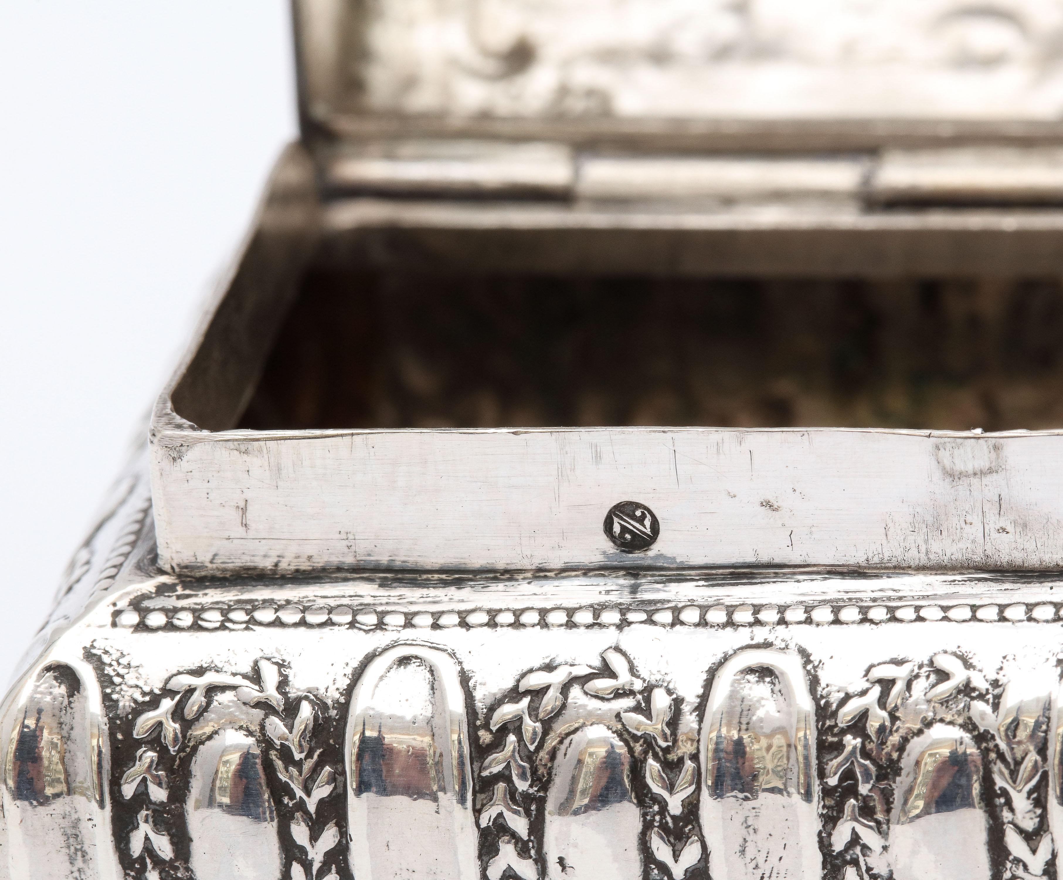 Renaissance Style Sterling Silver Paw-Footed Trinkets Box With Hinged Lid  4