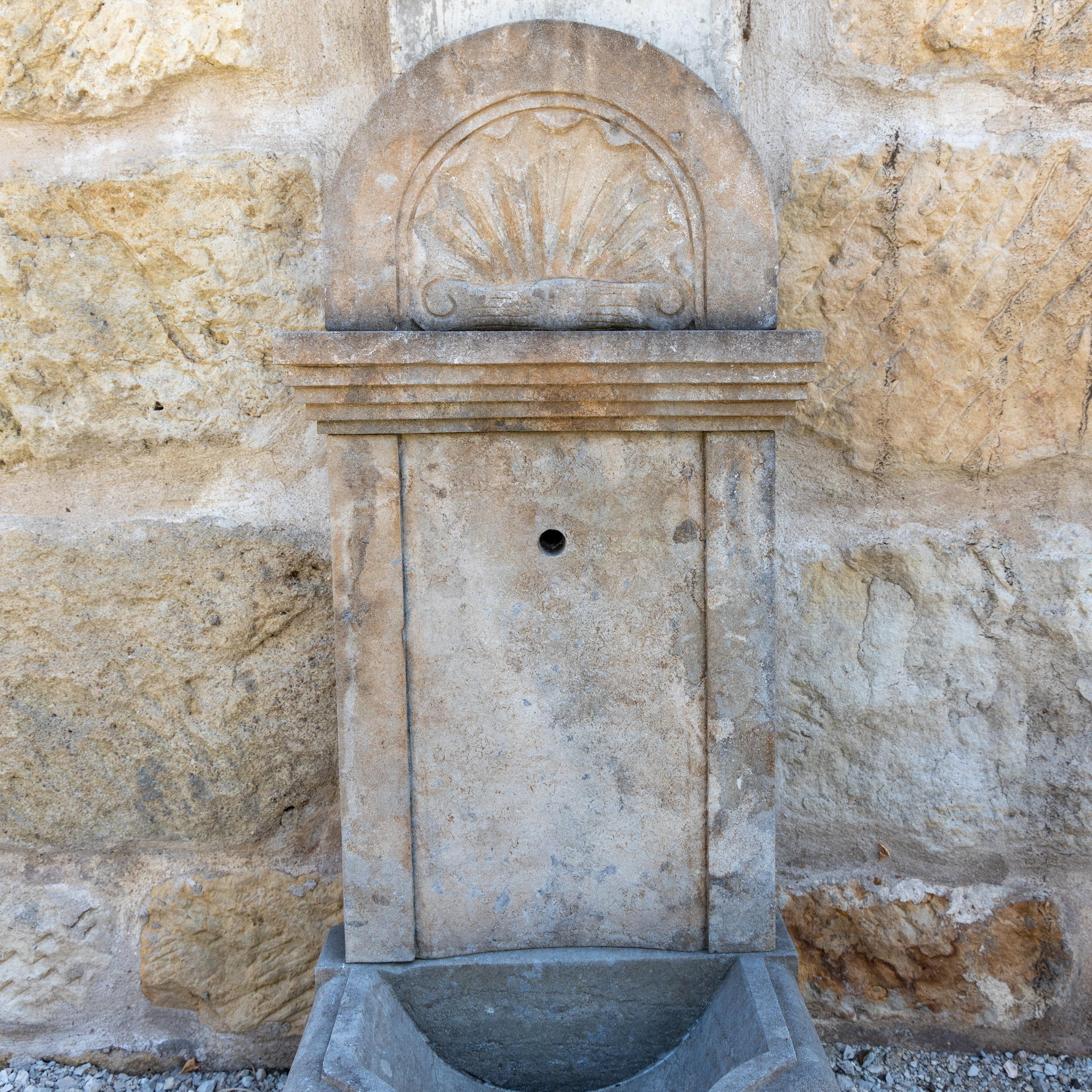 Renaissance-Style Wall Fountain, 21st Century In Good Condition For Sale In Greding, DE