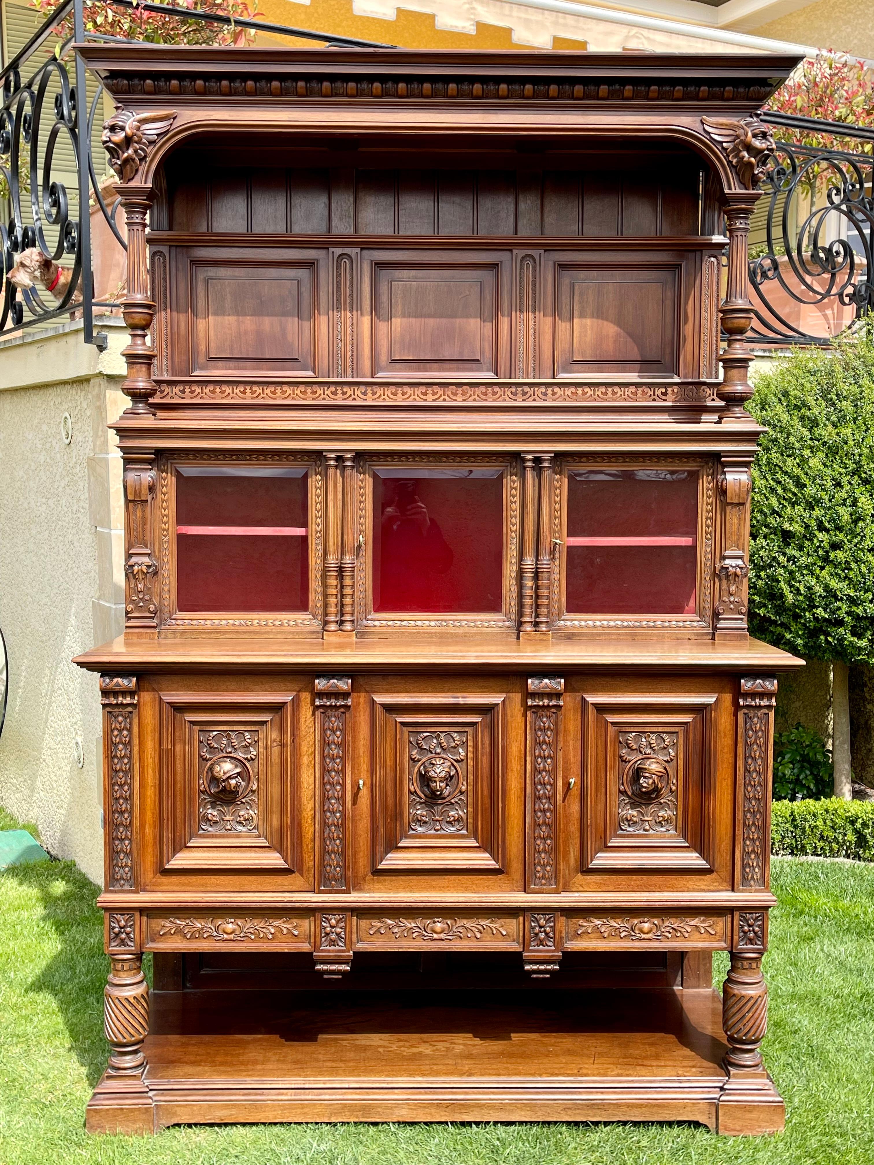 Renaissance Style Walnut Buffet 19th Century In Good Condition For Sale In Beaune, FR