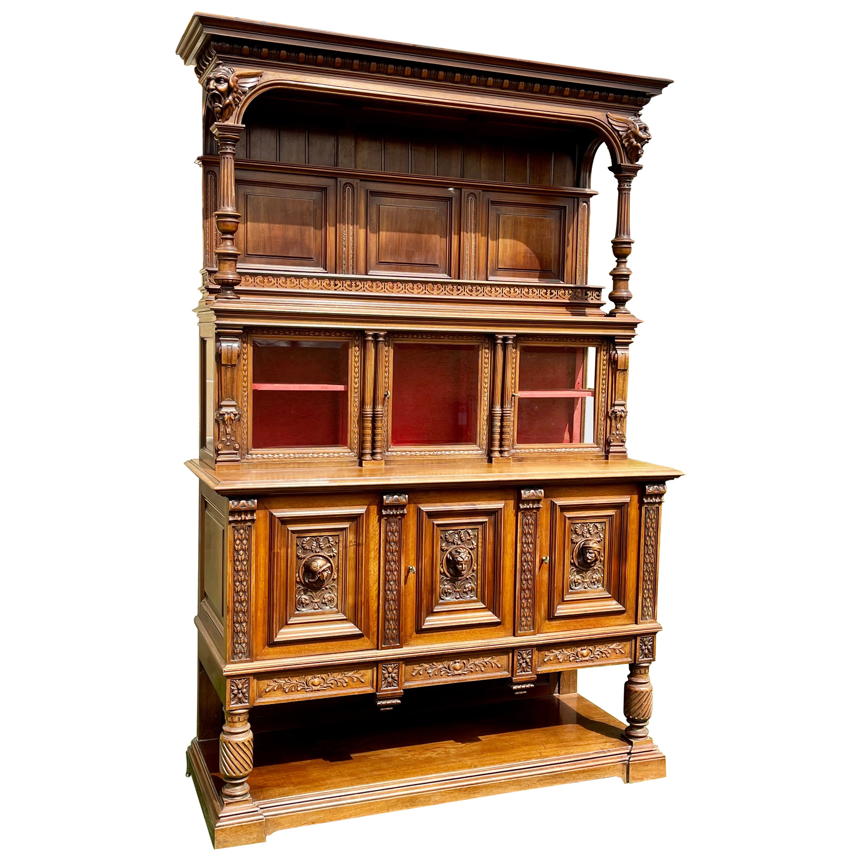 Buffet en noyer de style Renaissance 19ème siècle