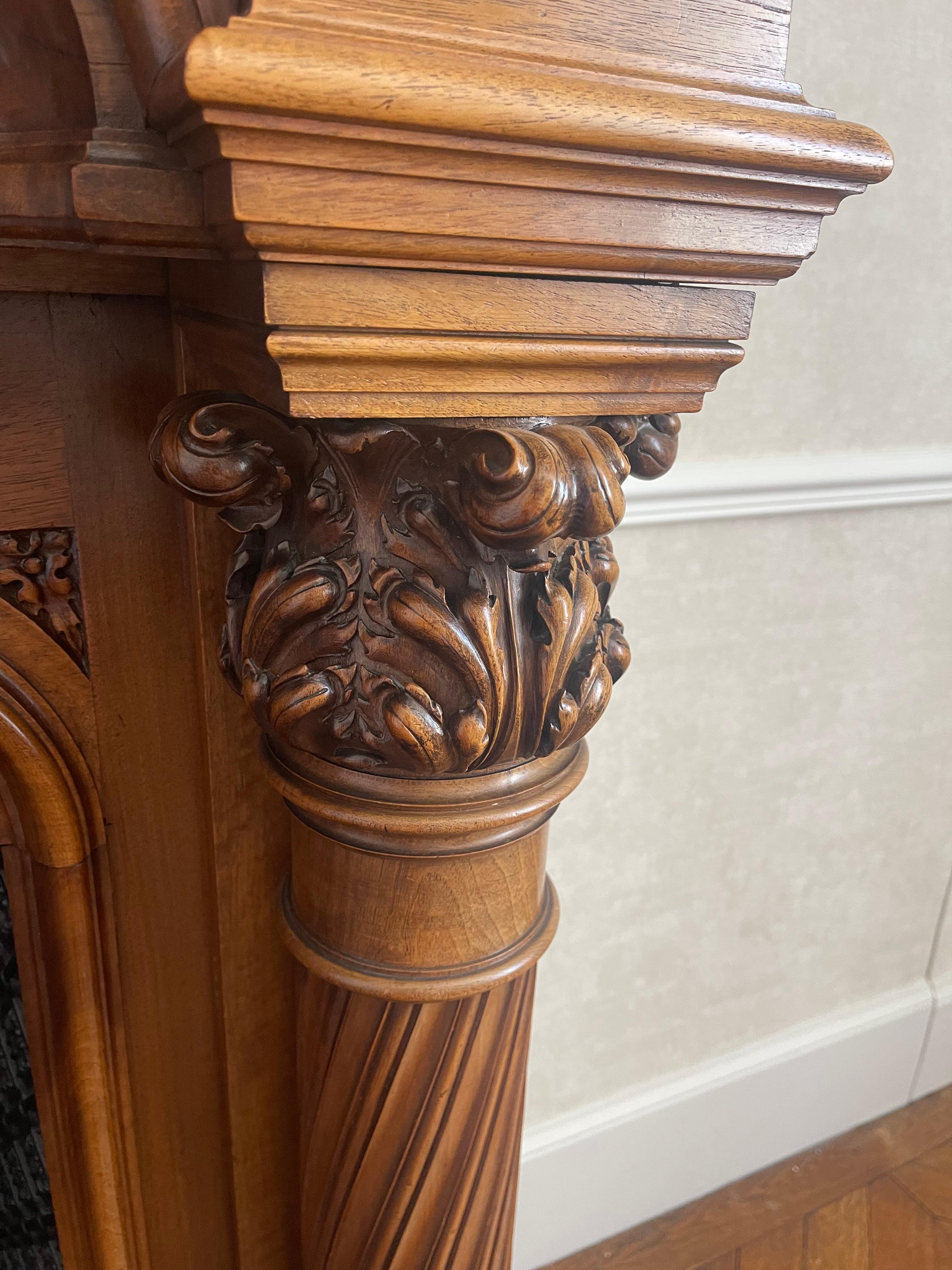 Renaissance Style Walnut Castle Fireplace, Height 3m61 - XIXth century For Sale 13