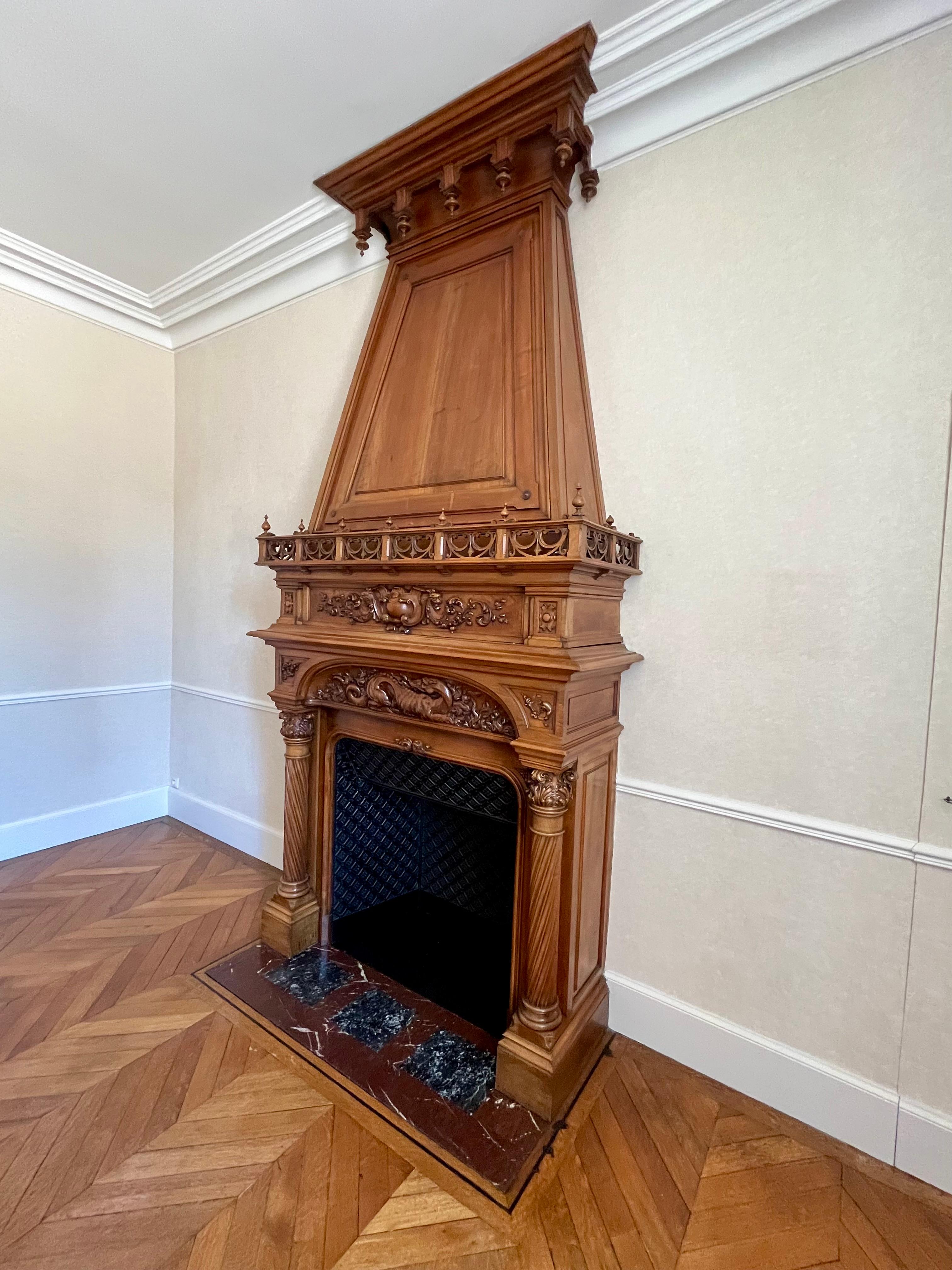 Renaissance Revival Renaissance Style Walnut Castle Fireplace, Height 3m61 - XIXth century For Sale