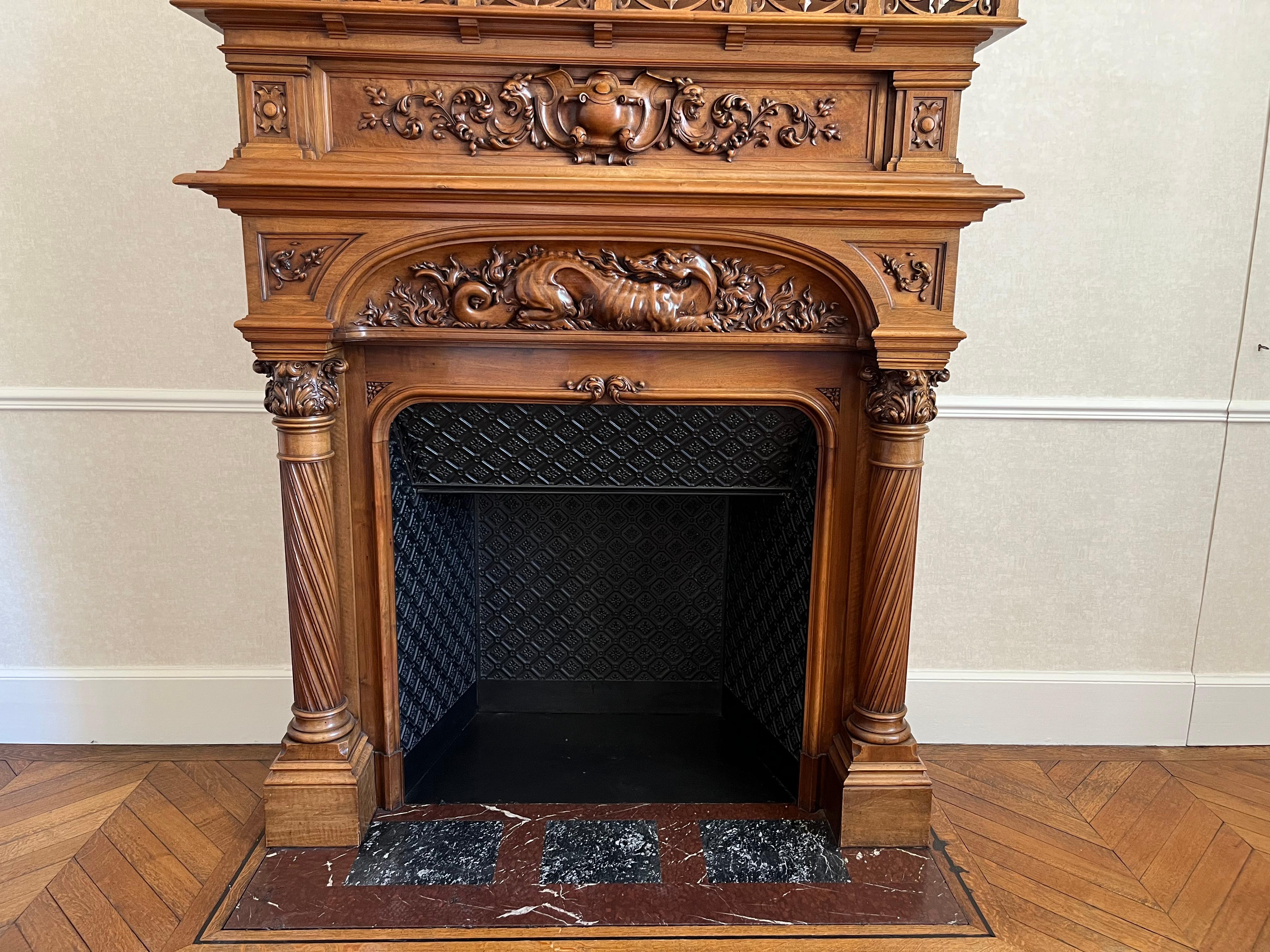 Renaissance Style Walnut Castle Fireplace, Height 3m61 - XIXth century In Good Condition For Sale In Beaune, FR