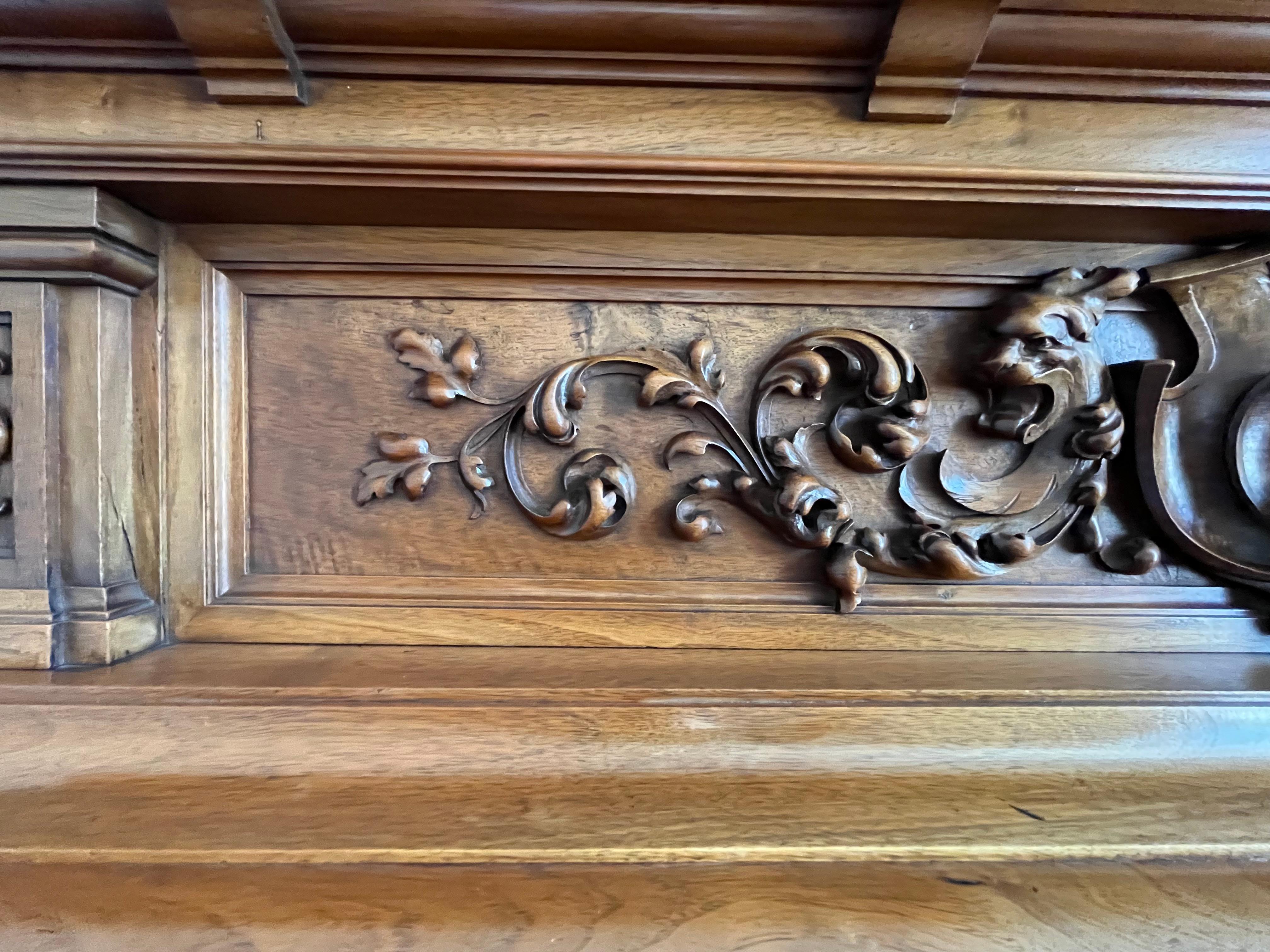 Renaissance Style Walnut Castle Fireplace, Height 3m61 - XIXth century For Sale 2