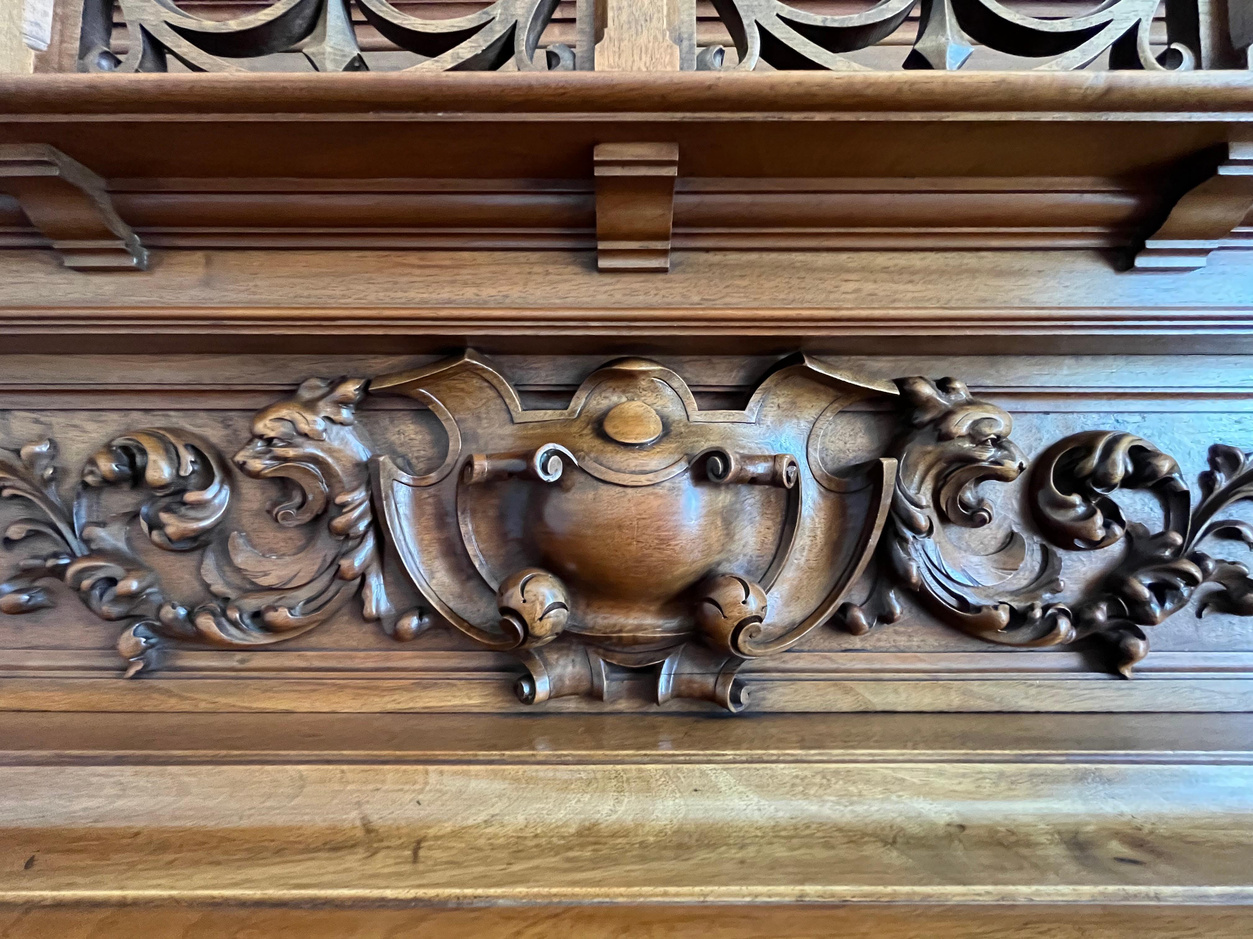 Renaissance Style Walnut Castle Fireplace, Height 3m61 - XIXth century For Sale 3