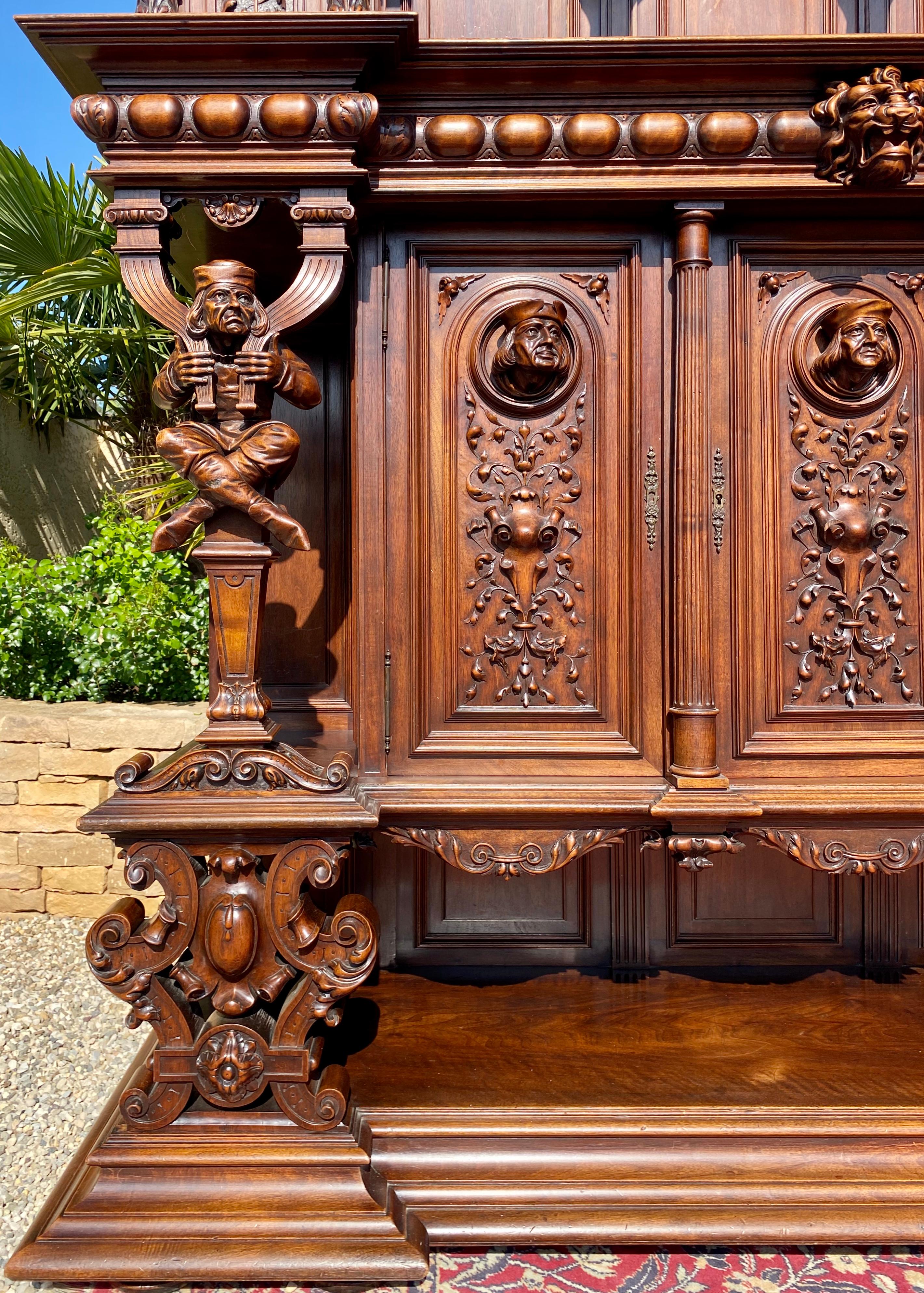 Renaissance Style Walnut Dining Room Richly Carved, 19th Century 3