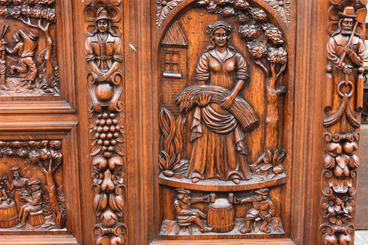 Armoire de style Renaissance en vente 12