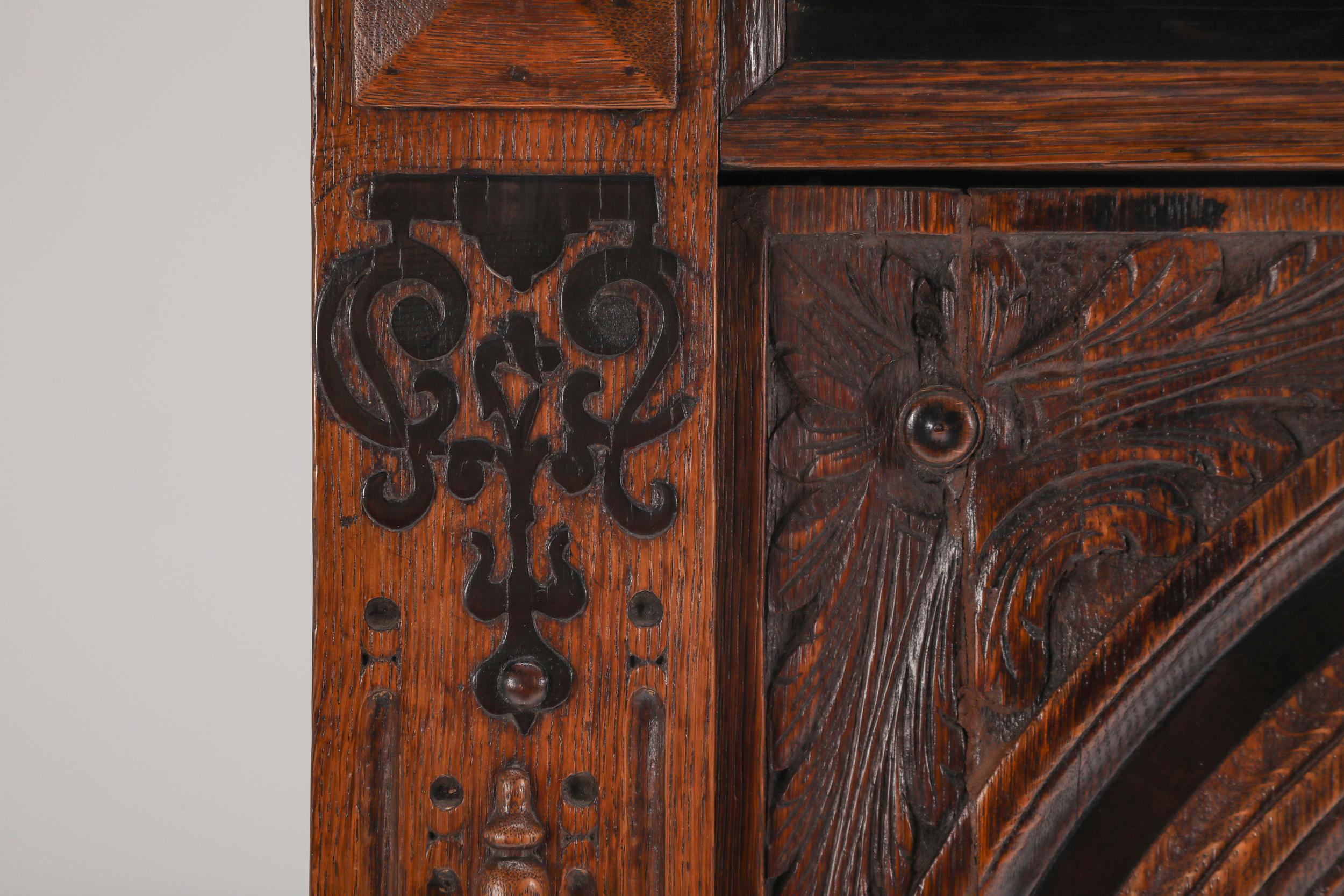 Wood Utrechtse Poort Dutch Linnen Cupboard, Craftsman, 17th Century For Sale