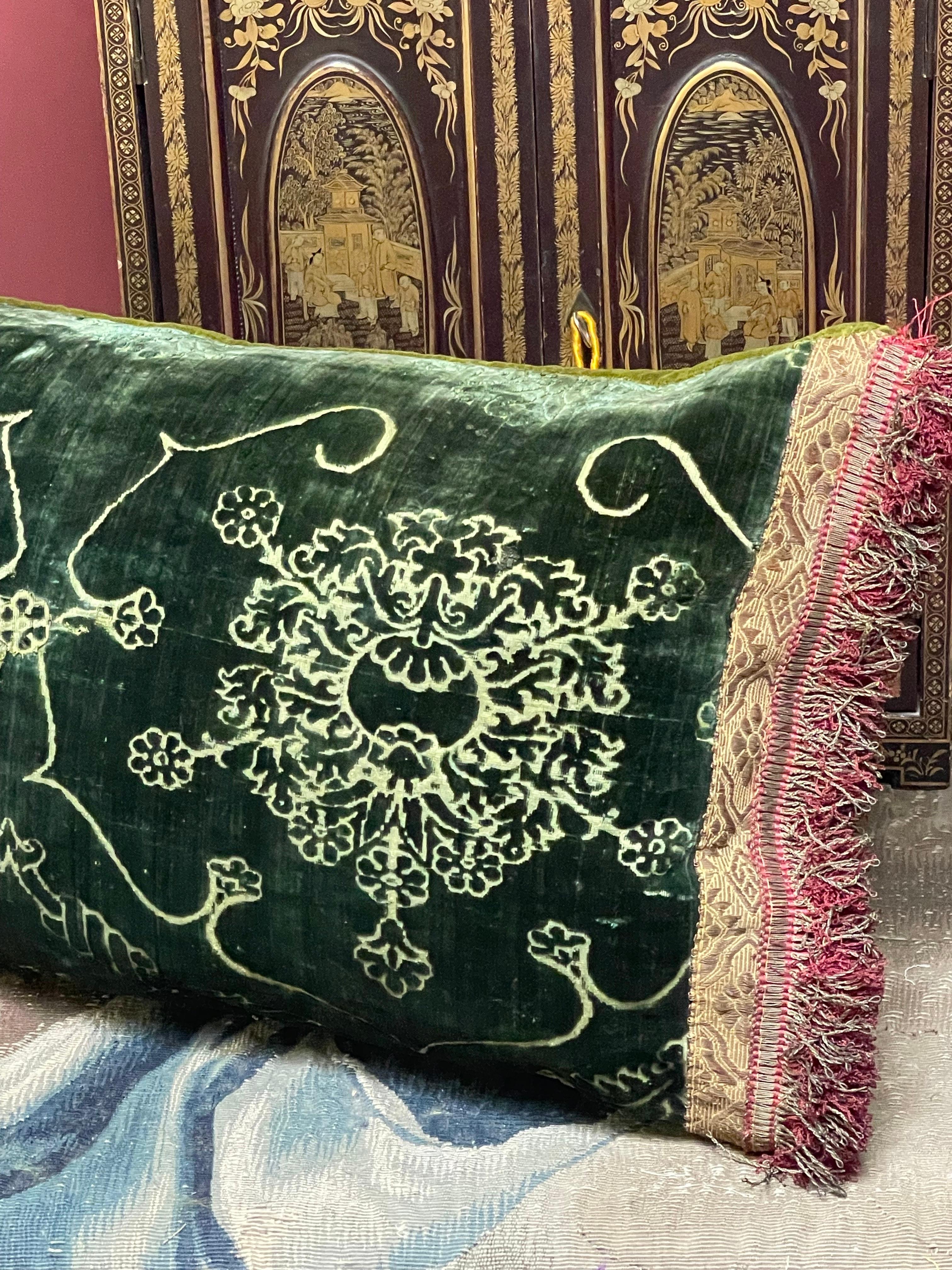 Fatto a mano Renaissance Velvet Pillow