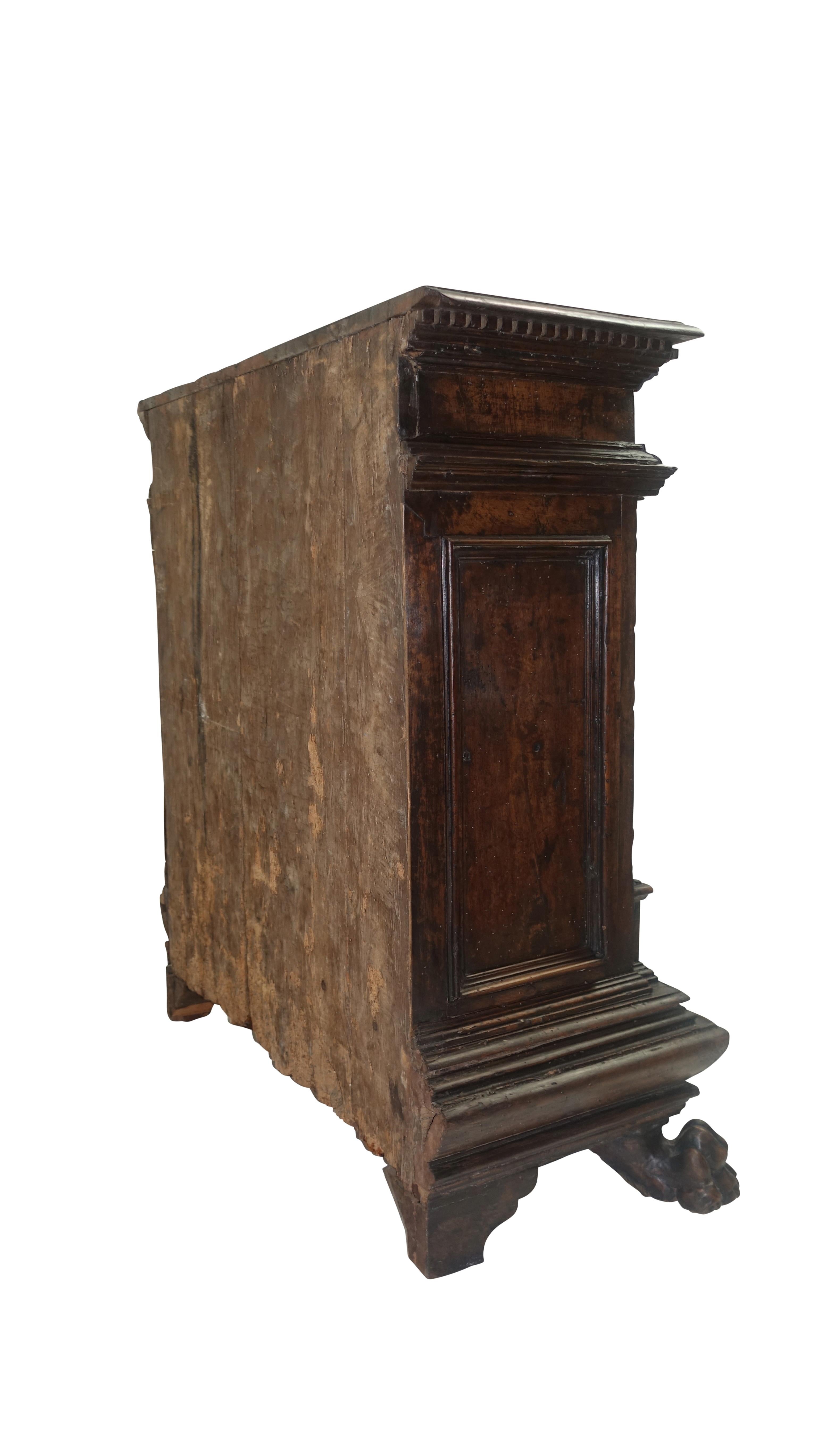 GENUINE Renaissance-Schrank- Buffet aus Nussbaumholz, Italien, frühes 17. Jahrhundert im Angebot 7