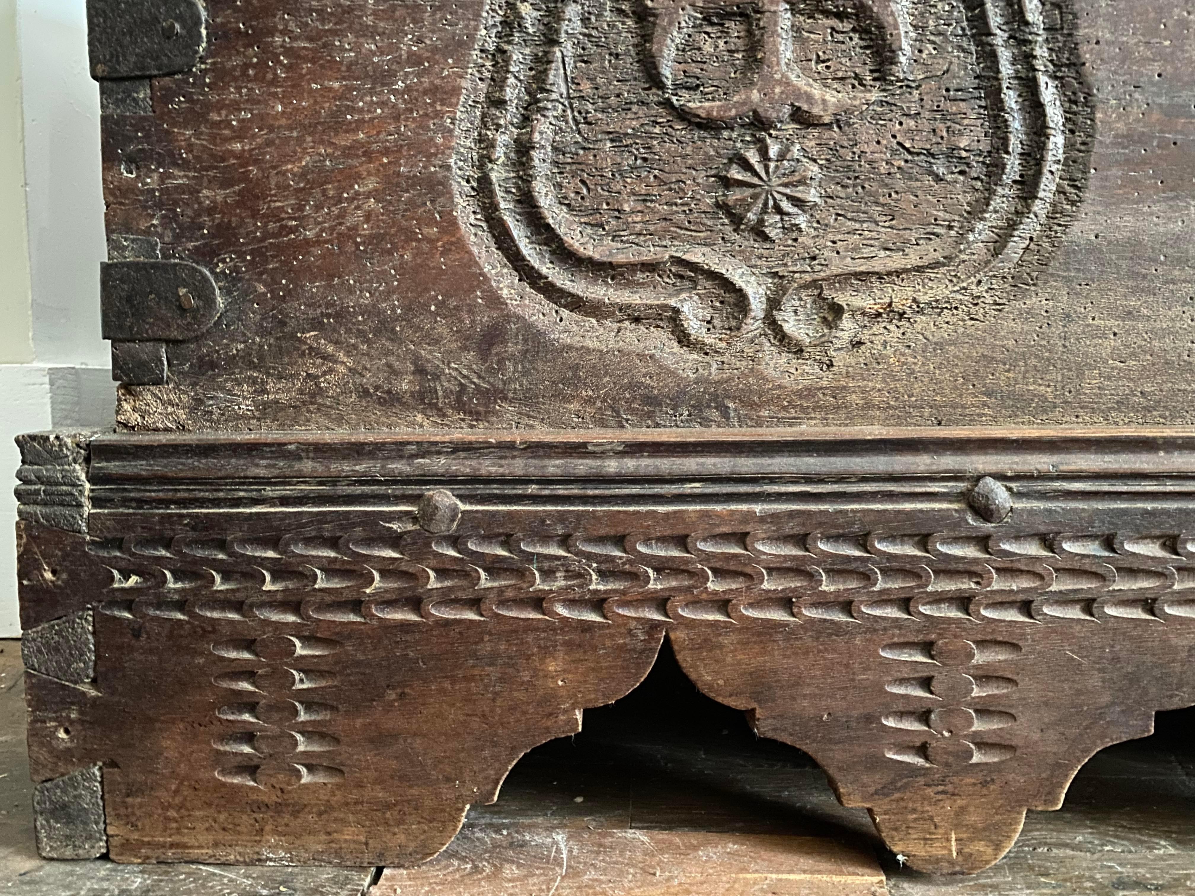 Hand-Carved Wedding trunk / chest with coat of arms - Renaissance - 1600 For Sale