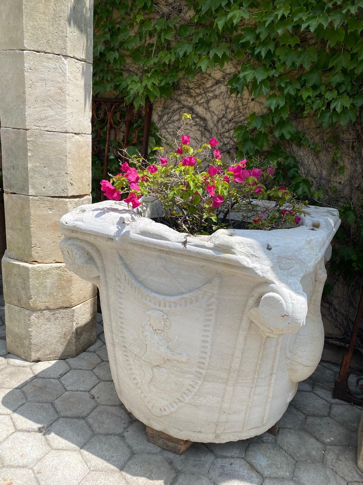 Italian Renaissance Wellhead Hand Carved Marble Container Planter Basin Water Fountain  For Sale