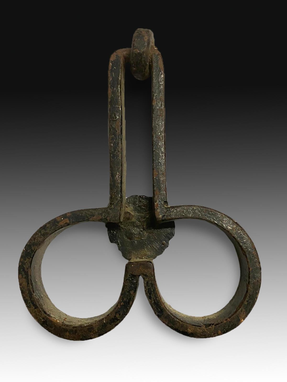 Hand-Crafted Renaissance Wrought Iron Handle, 16th Century