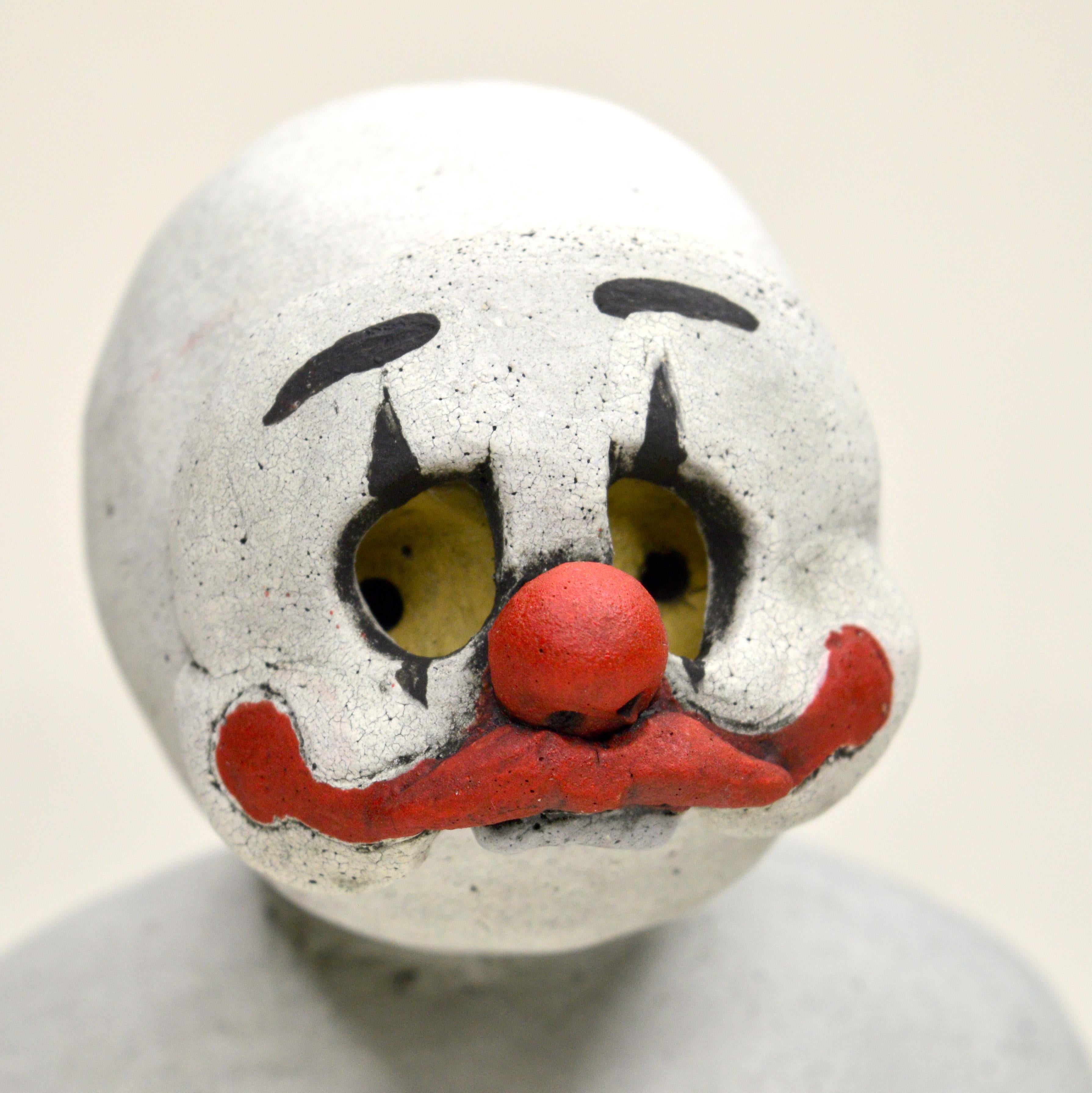 Pin·e·co 011 Original Ceramic Sculpture with clown mask - Gray Figurative Sculpture by Renate Frotscher
