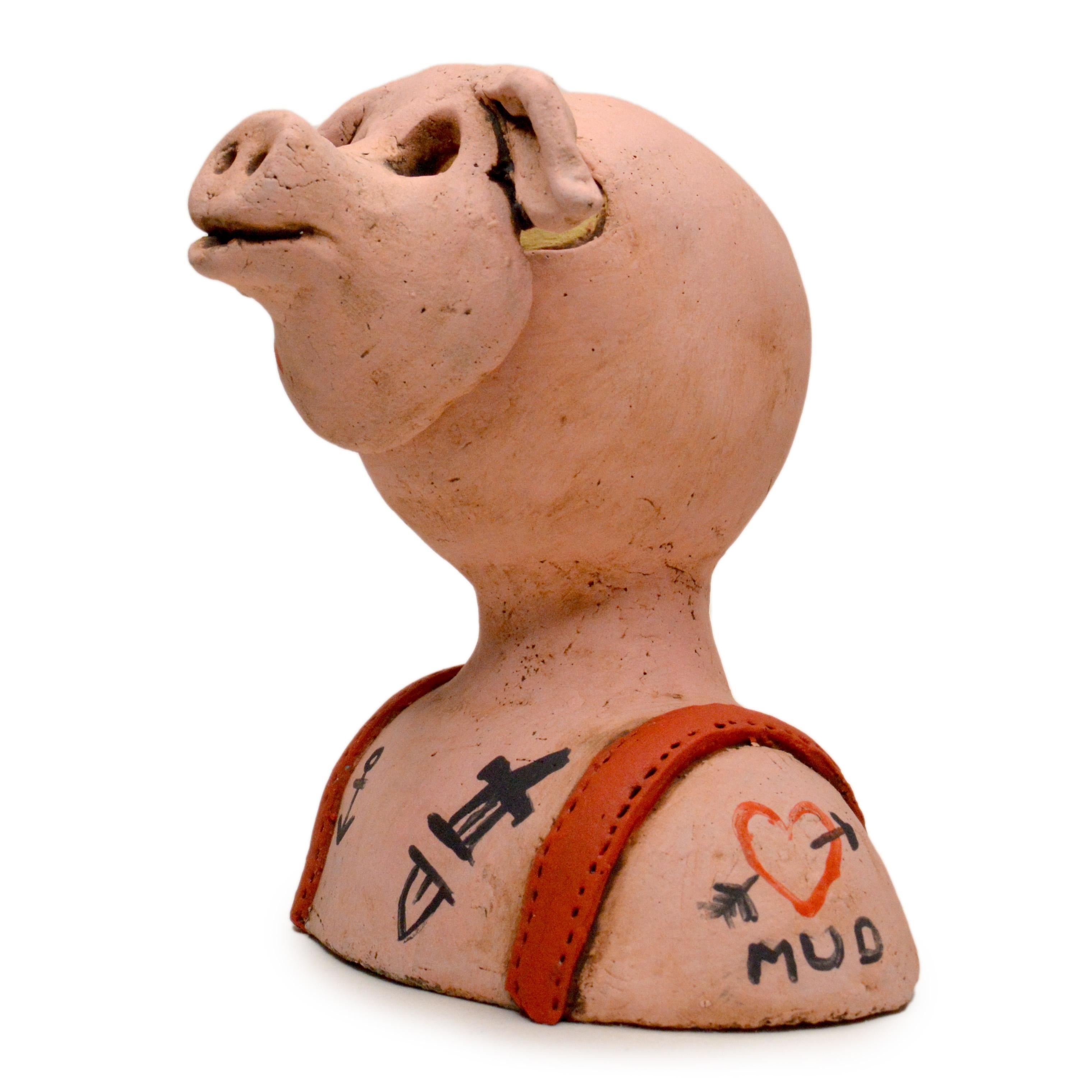 Renate Frotscher Figurative Sculpture – Pin-e-co 021 Original-Keramik-Skulptur als tätowiertes Schwein getarnt