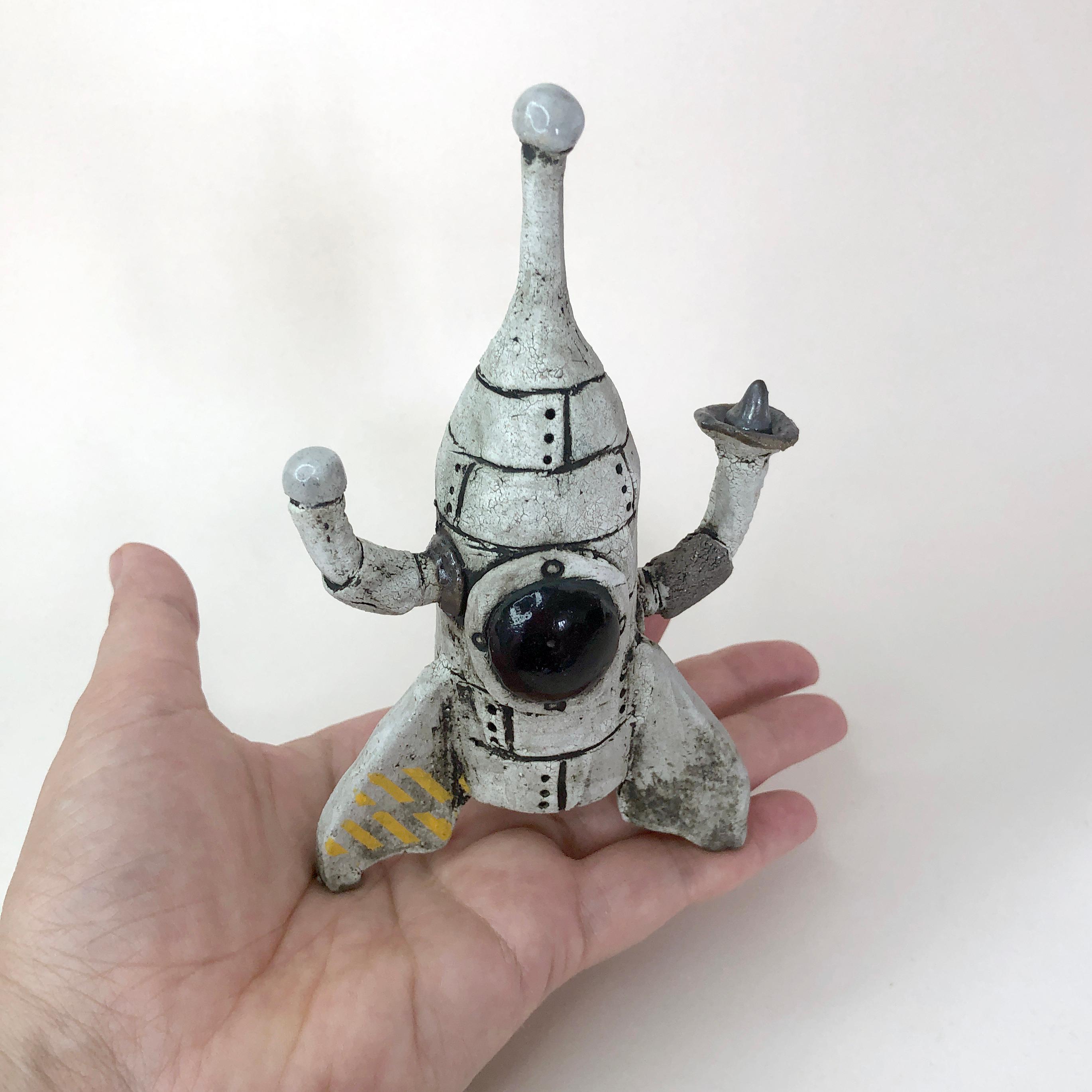 Renate Frotscher Figurative Sculpture - The space rocket number 10
