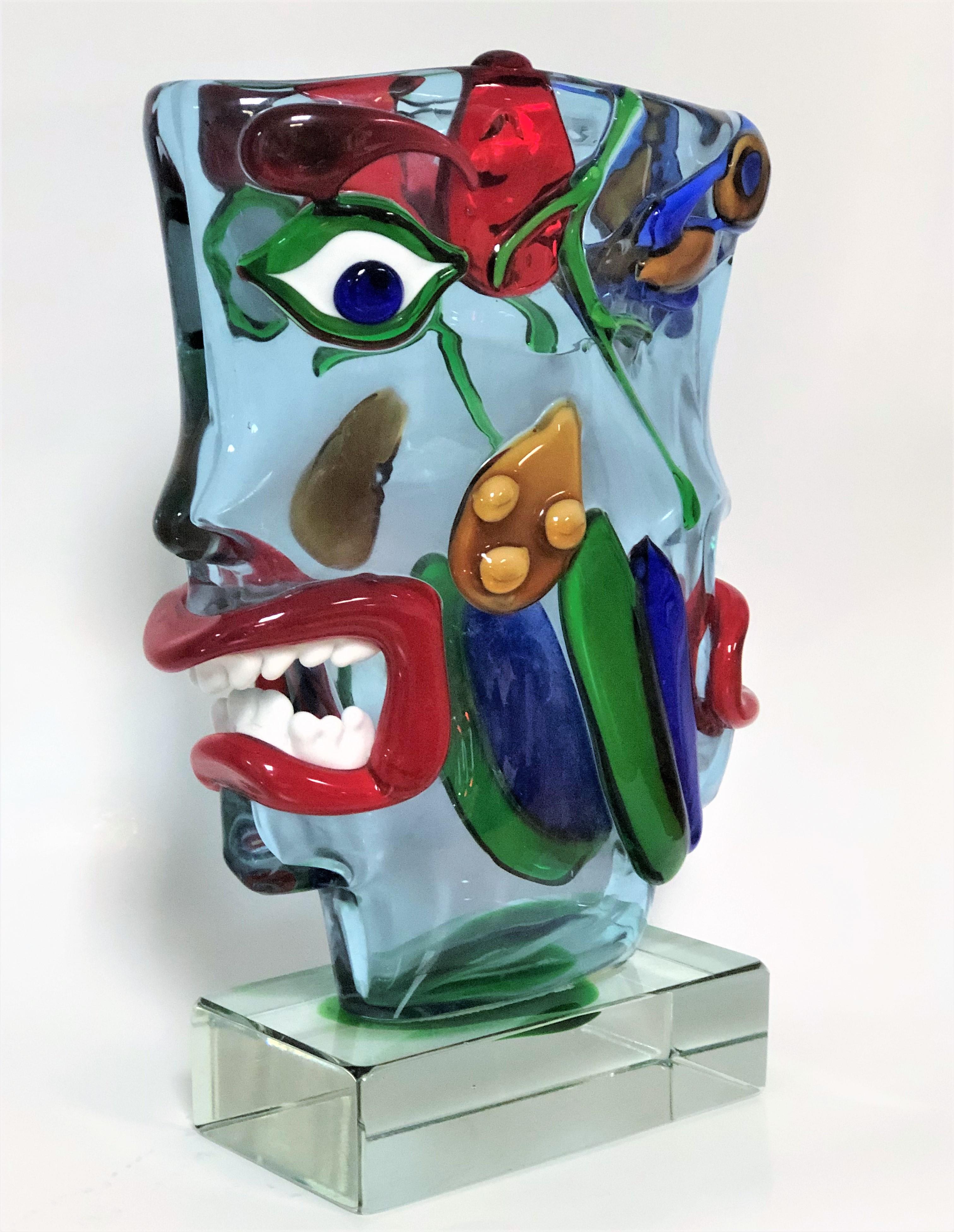 Ein frühes Werk des Glasmeisters Renato Anatra. Eine schöne groteske Vase mit 2 Gesichtern. Tolle Farben und Details. Signiert auf der Seite des Sockels, R. Anatra Nr. 1