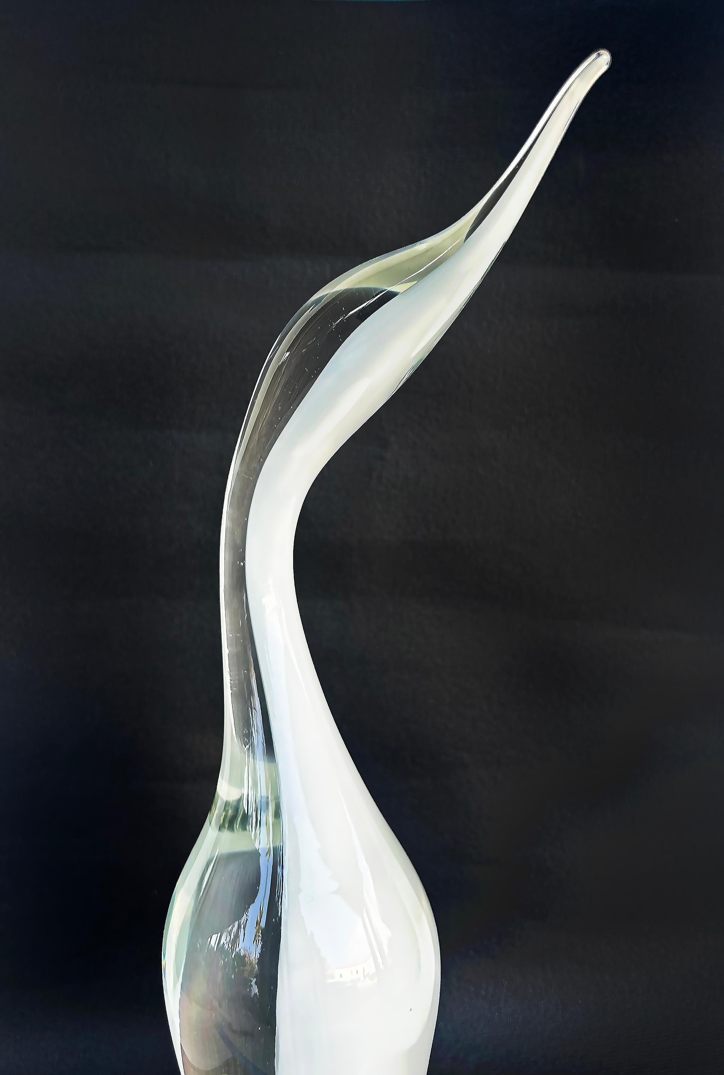 Escultura de pájaro Renato Anatra Murano Glass Sommerso Lattimo, Firmada Cristal de Murano en venta