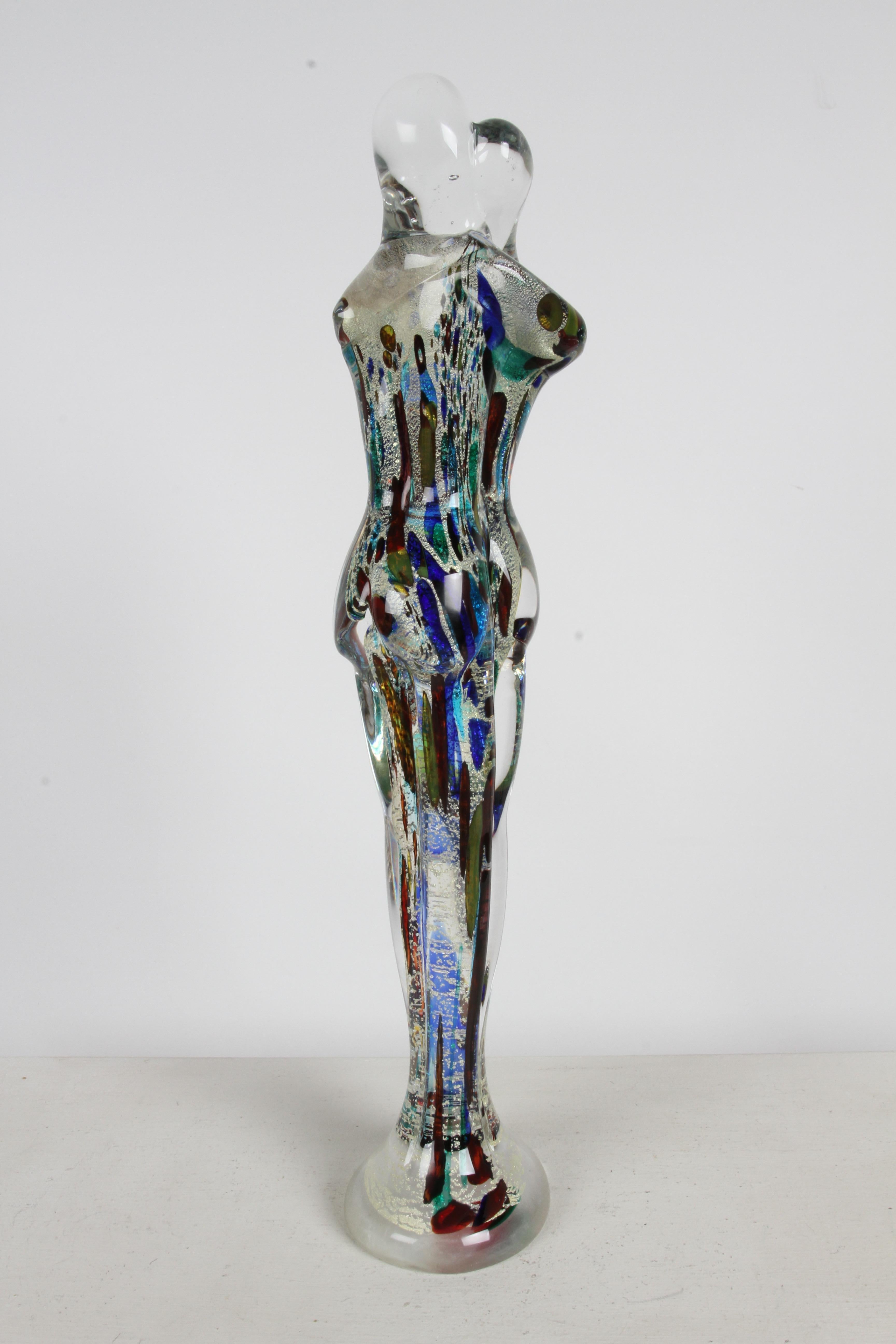 Vetro soffiato Renato Anatra - Scultura in vetro artistico multicolore di Murano con intreccio di amanti abbracciati in vendita