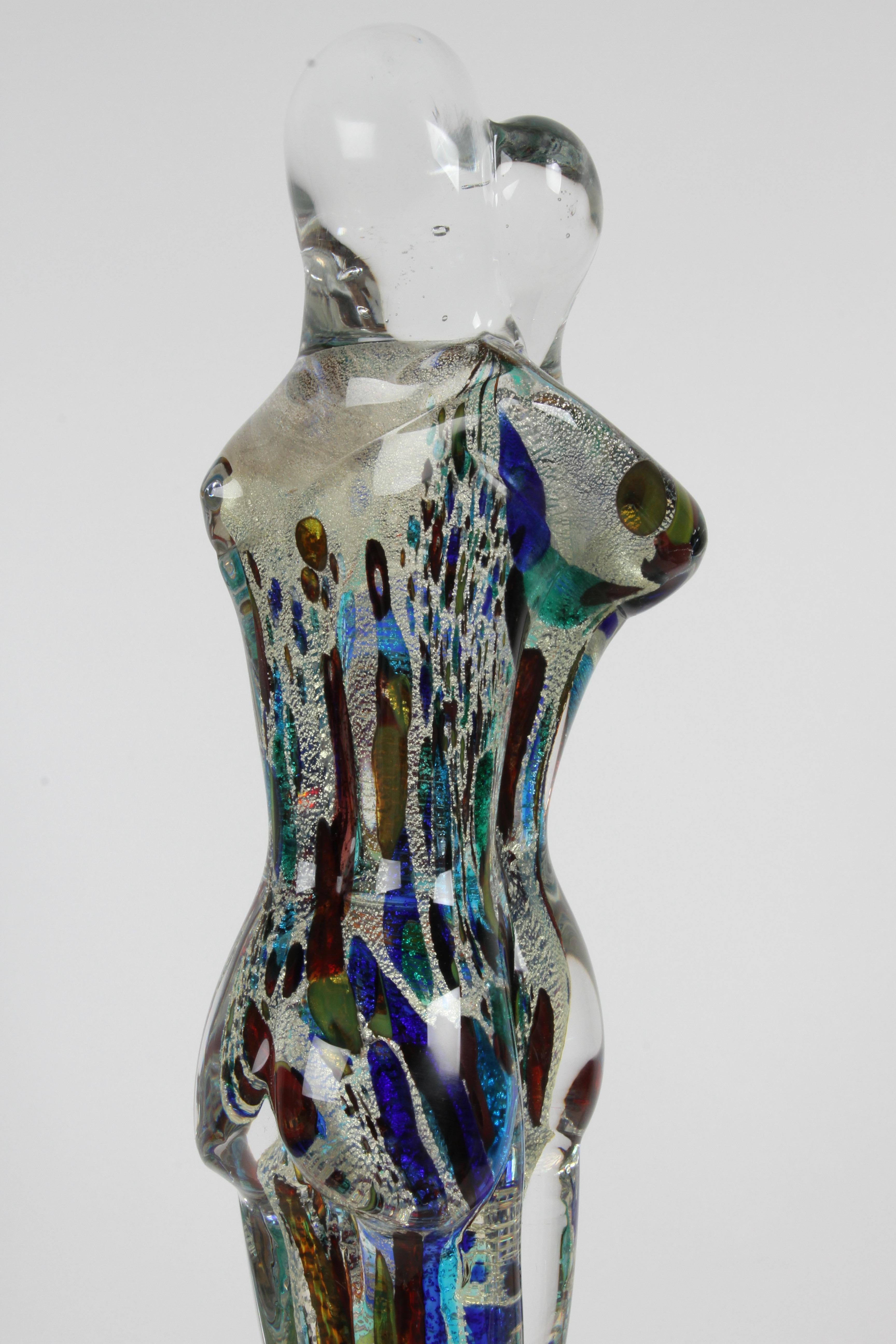 Renato Anatra - Scultura in vetro artistico multicolore di Murano con intreccio di amanti abbracciati in vendita 1