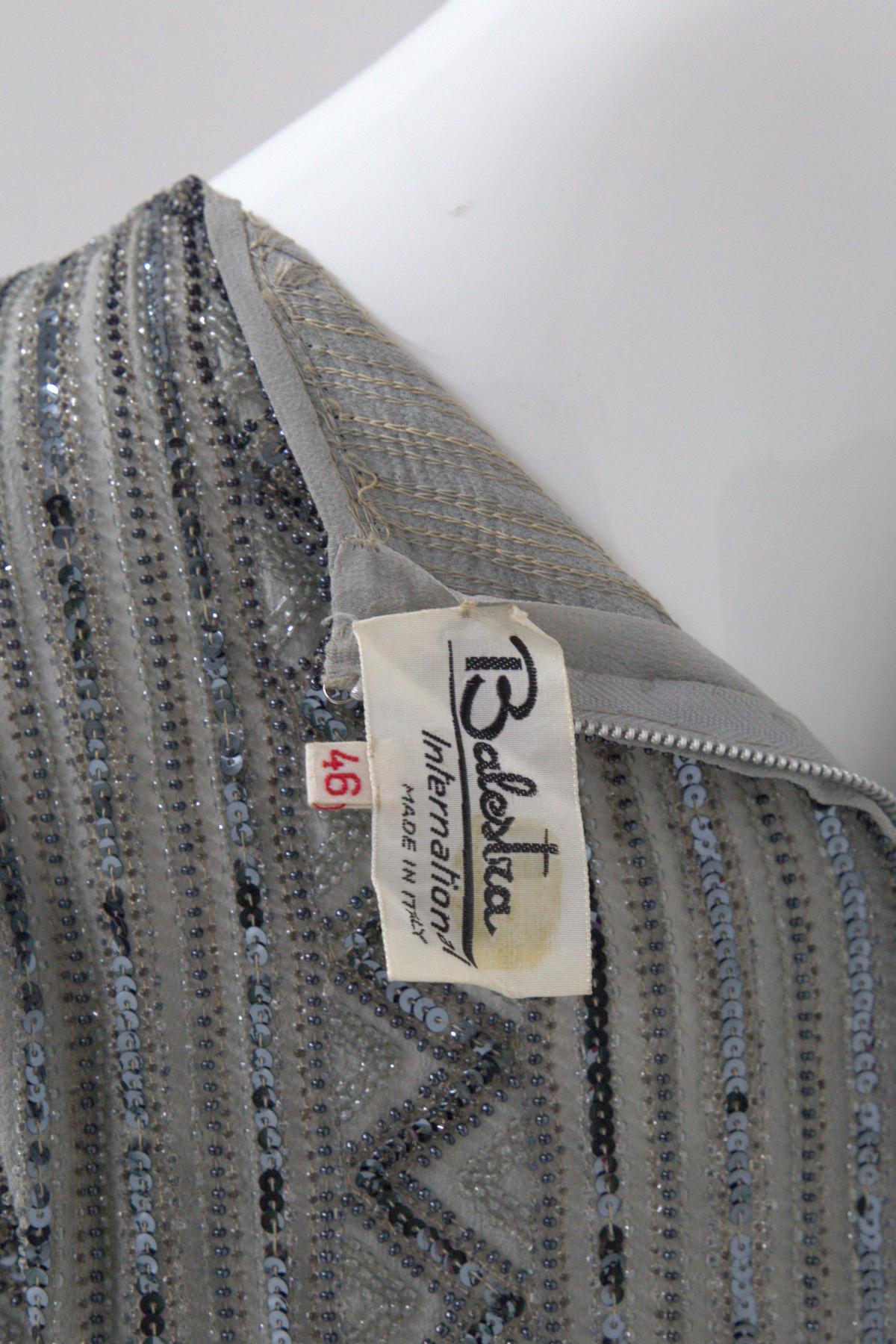 Renato Balestra - Robe de soirée vintage élégante à paillettes grises en vente 3
