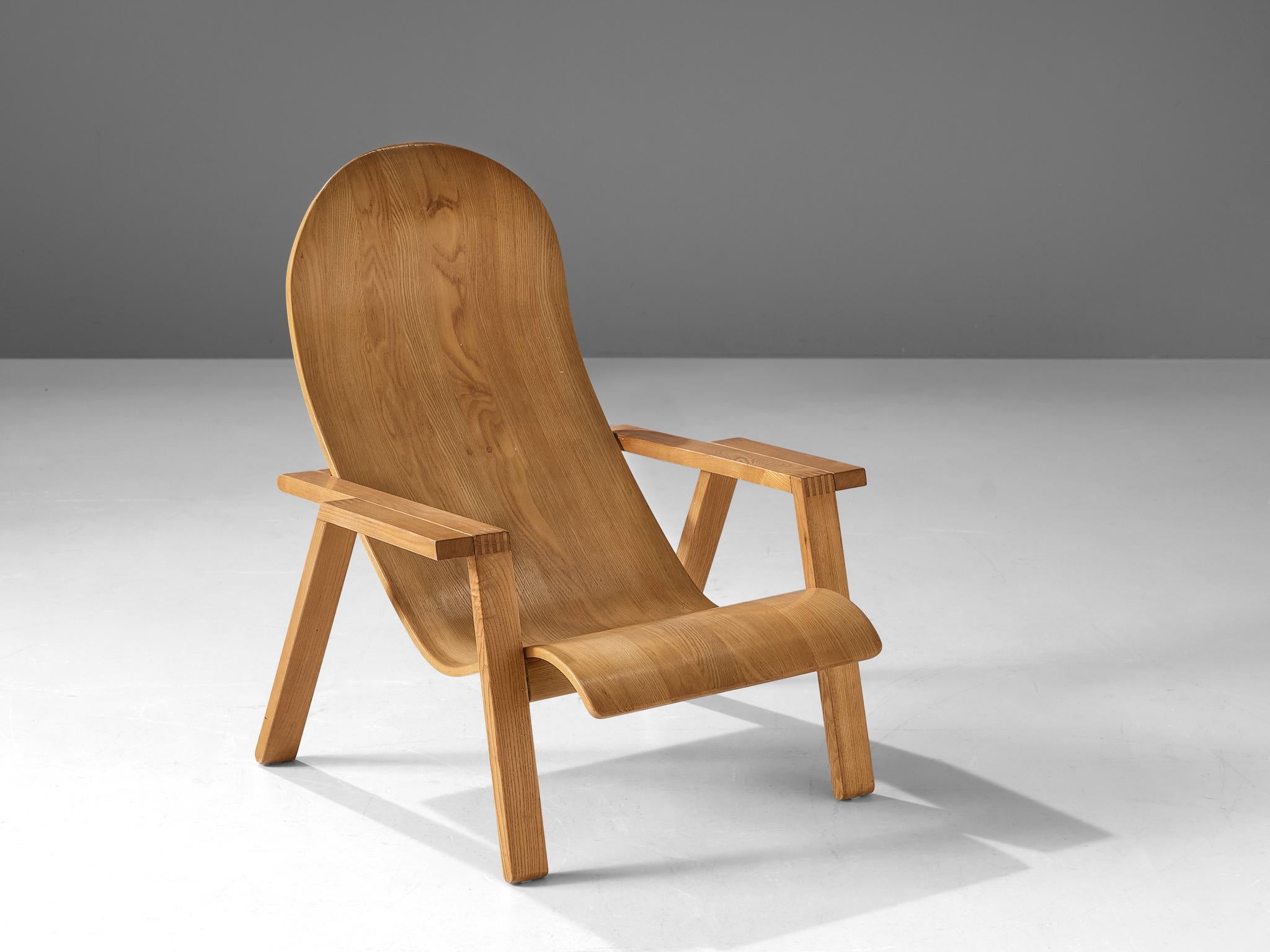 Renato Toso & Roberto Pamio for Stilwood, ´Linda´ lounge chair, laminated ash, Italy, 1970s

Lounge chair model ´Linda´ in laminated ash designed by the Italian designers Renato Toso and Roberto Pamio for Stilwood. The application of plywood made