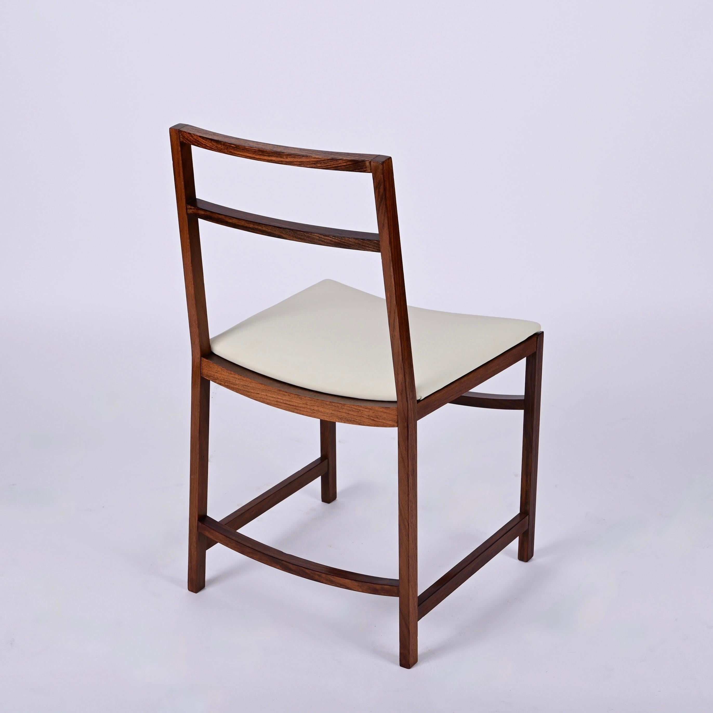 Milieu du XXe siècle Renato Venturi Ensemble de 8 chaises de salle à manger italiennes pour MIM Roma, Italie Années 1960 en vente