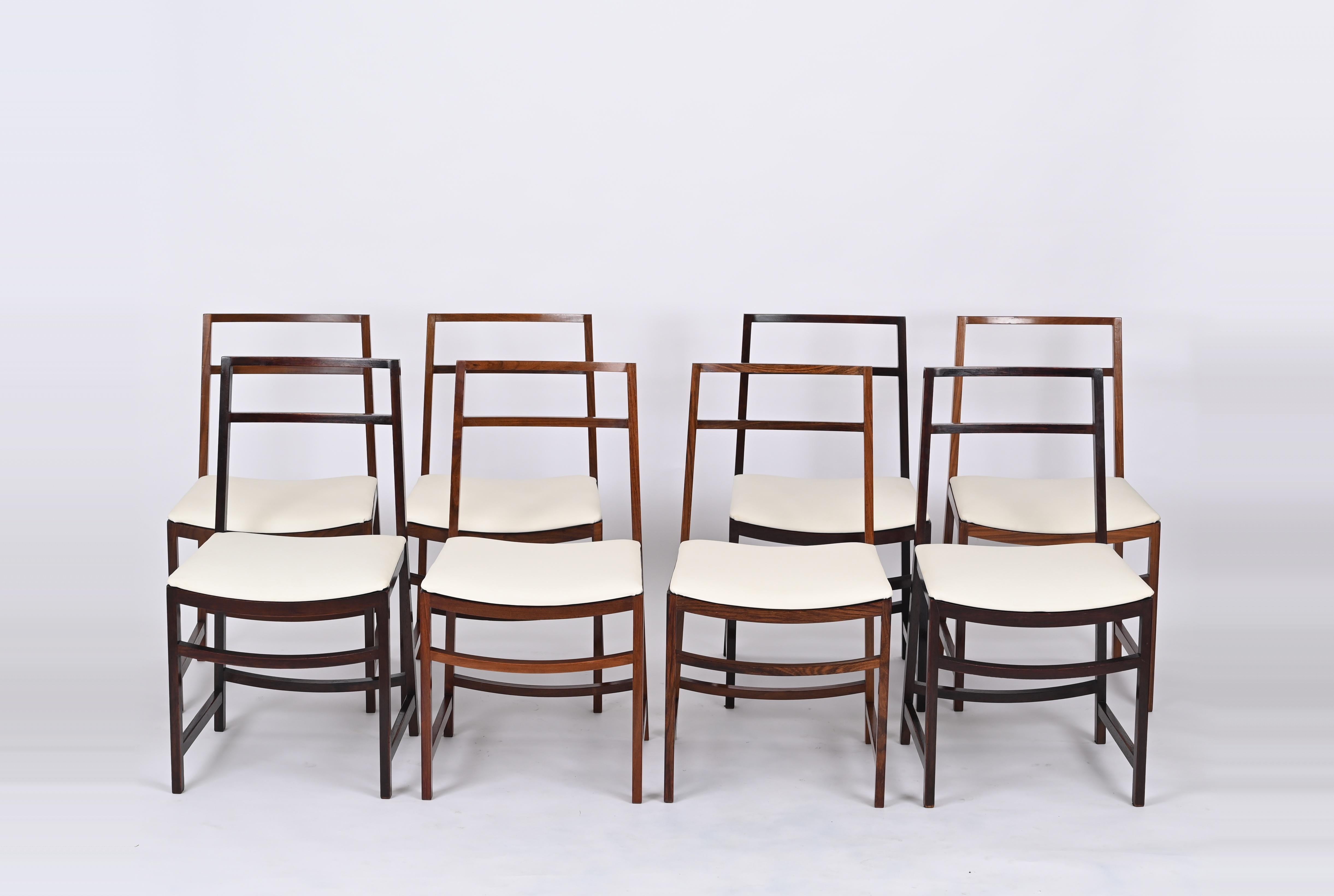 Imitation cuir Renato Venturi Ensemble de 8 chaises de salle à manger italiennes pour MIM Roma, Italie Années 1960 en vente